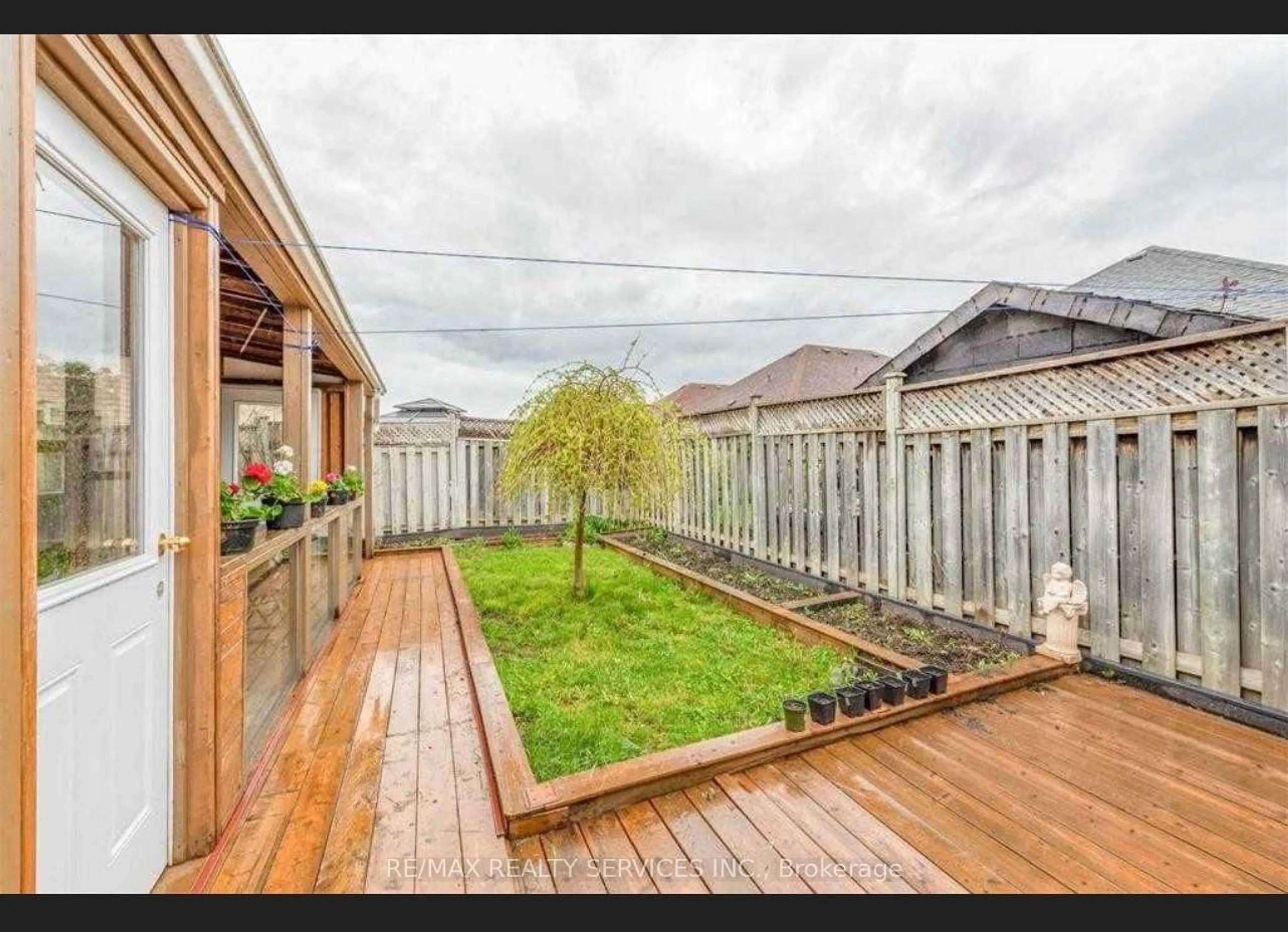 Patio, street for 3 Orchid Dr, Brampton Ontario L7A 1M4