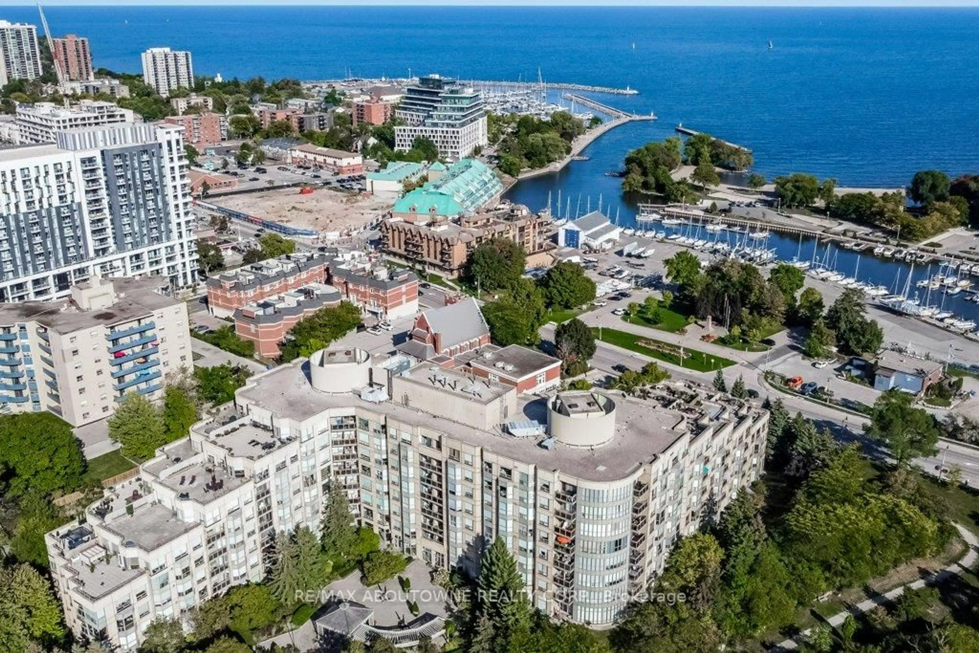 A pic from outside/outdoor area/front of a property/back of a property/a pic from drone, city buildings view from balcony for 2511 Lakeshore Rd #519, Oakville Ontario L6L 6L9