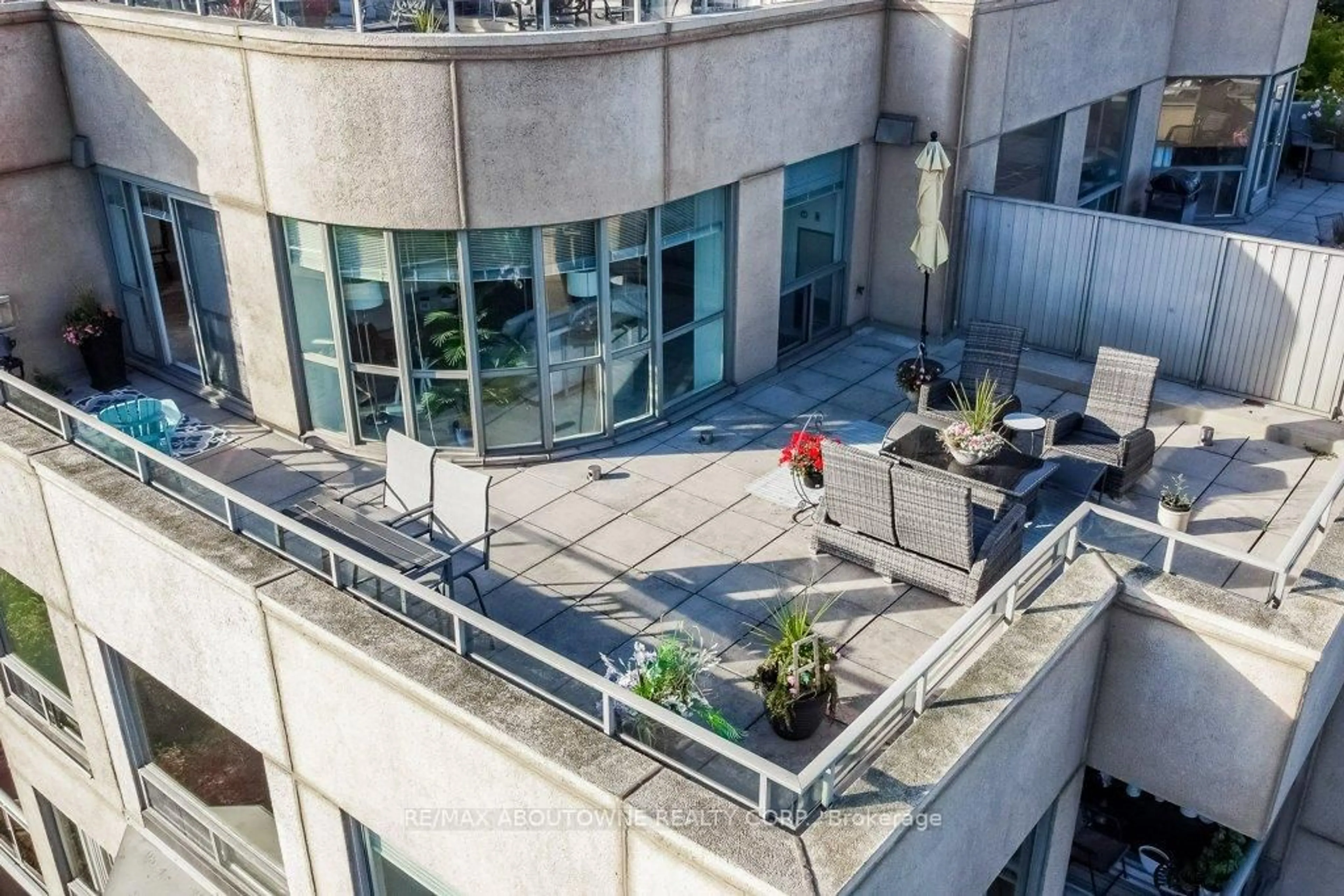 Unknown for 2511 Lakeshore Rd #519, Oakville Ontario L6L 6L9