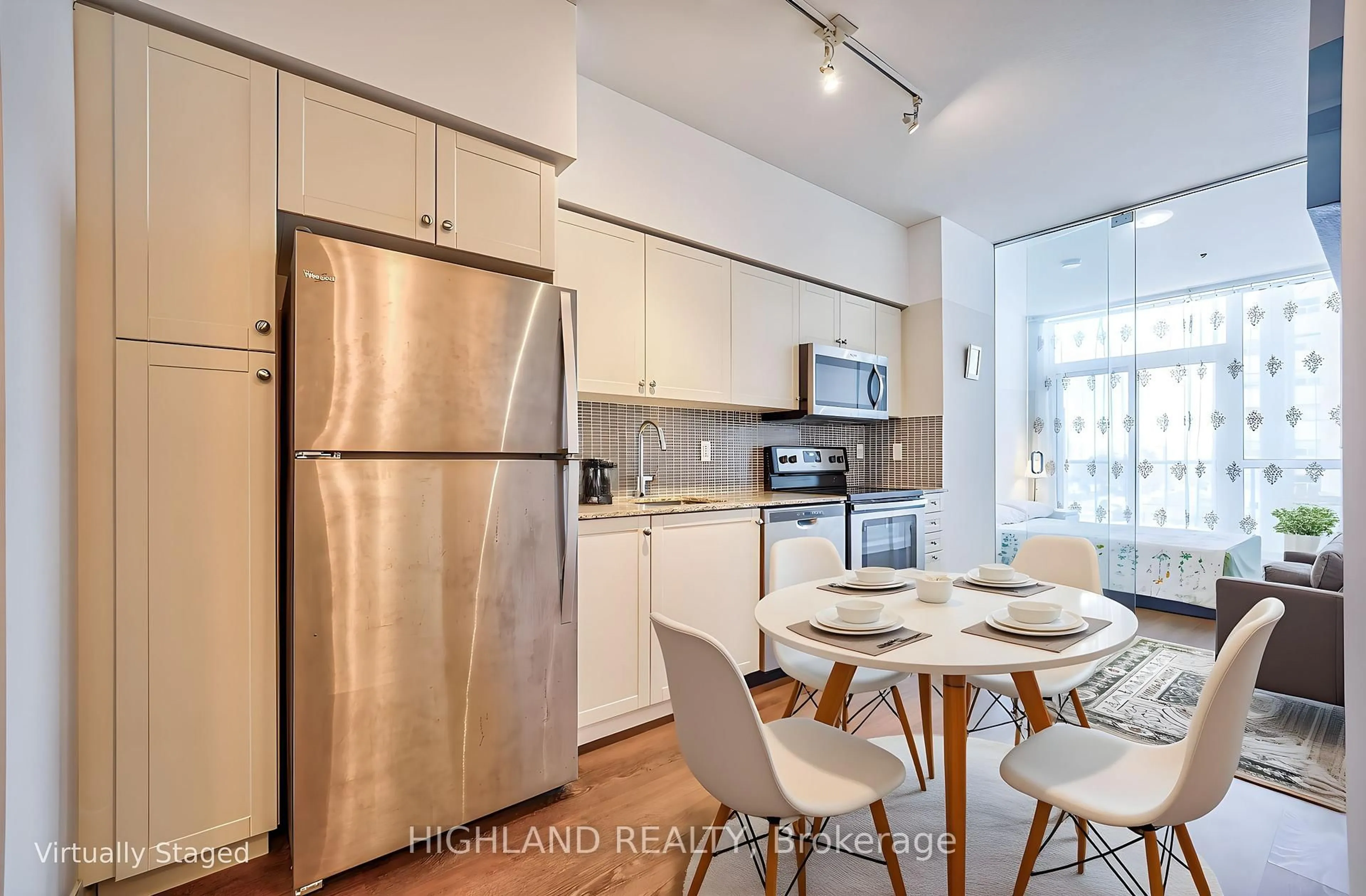 Standard kitchen, unknown for 55 Speers Rd #306, Oakville Ontario L6K 0H9