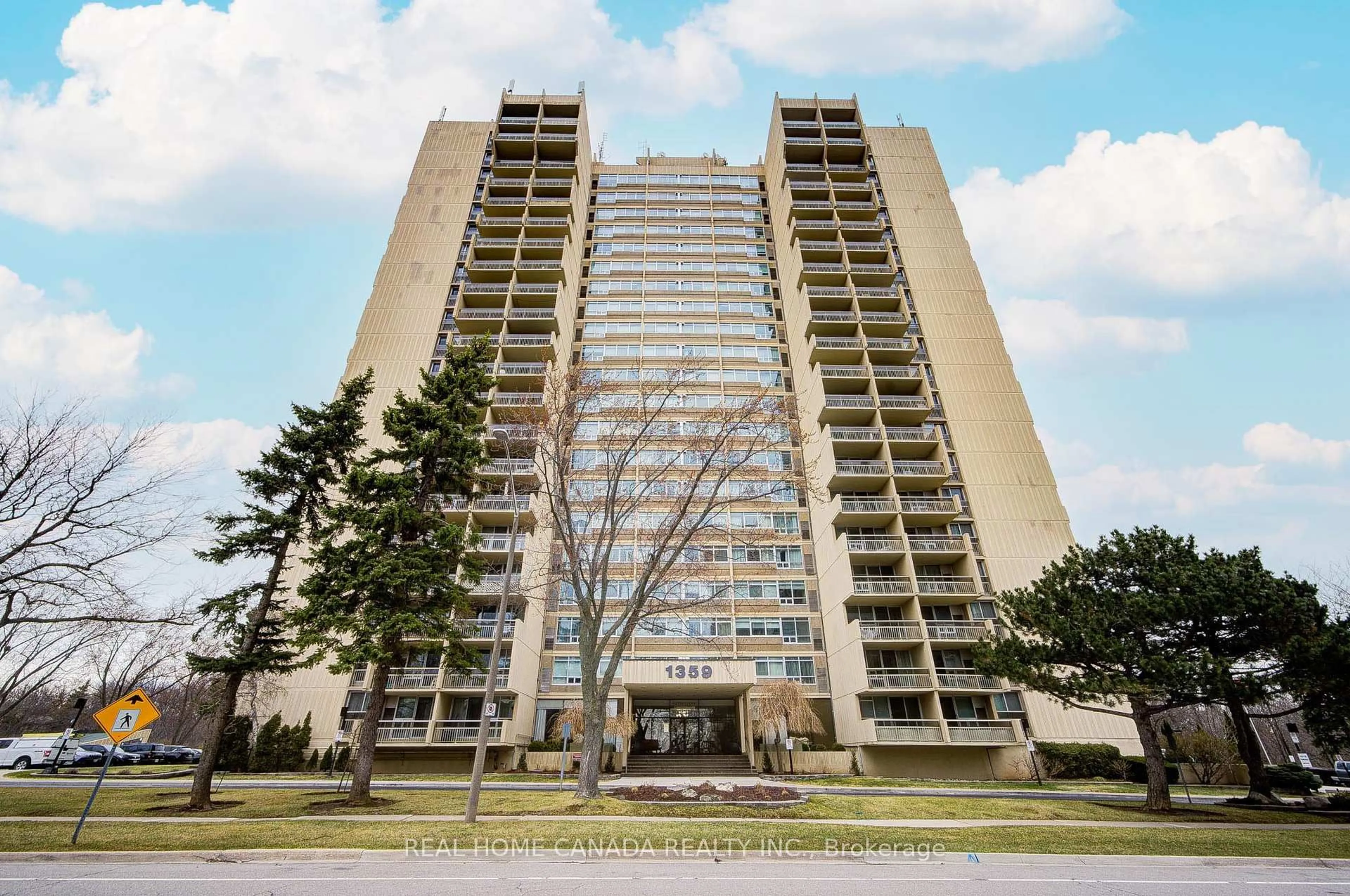 Indoor foyer for 1359 White Oaks Blvd #708, Oakville Ontario L6H 2R8