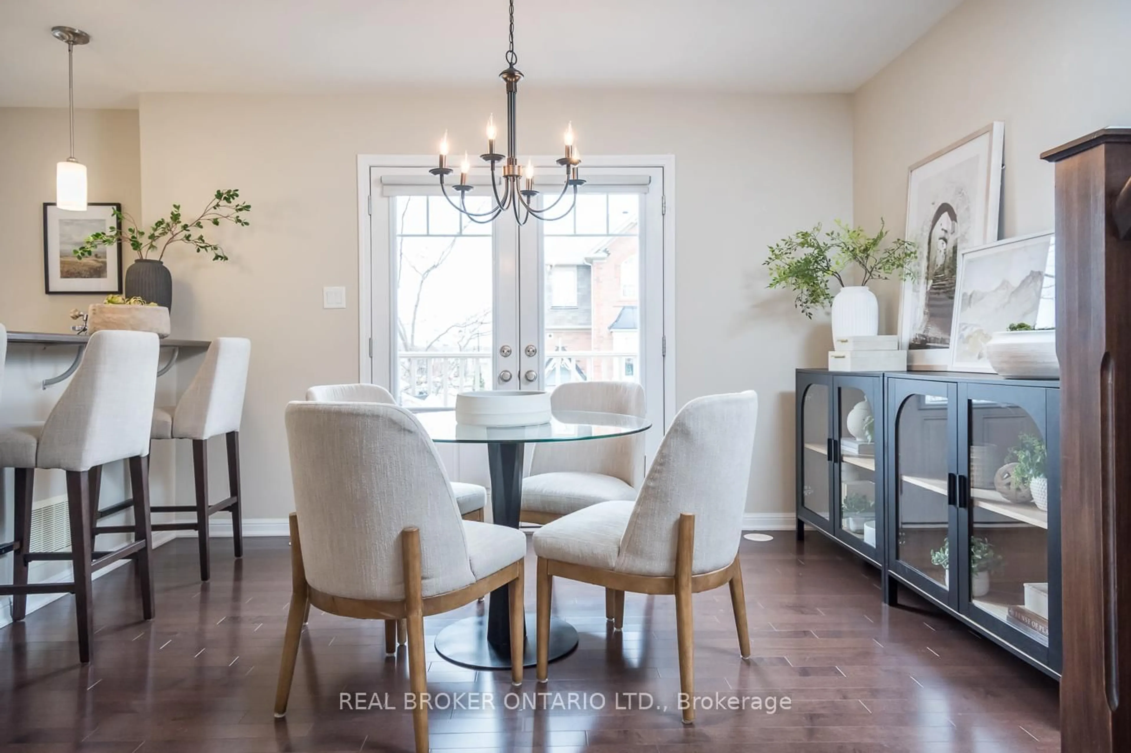 Dining room, wood/laminate floor for 984 Nadalin Hts, Milton Ontario L9T 8R1