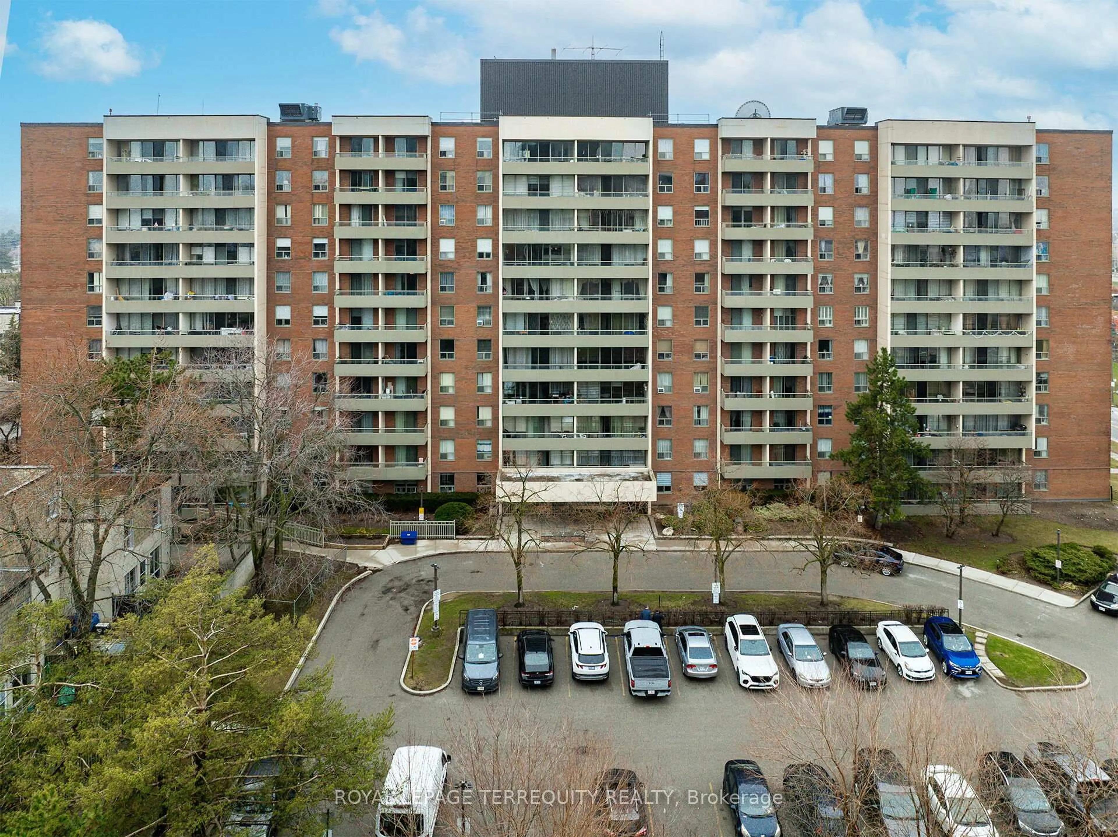 A pic from outside/outdoor area/front of a property/back of a property/a pic from drone, city buildings view from balcony for 19 Four Winds Dr #802, Toronto Ontario M3J 2S9
