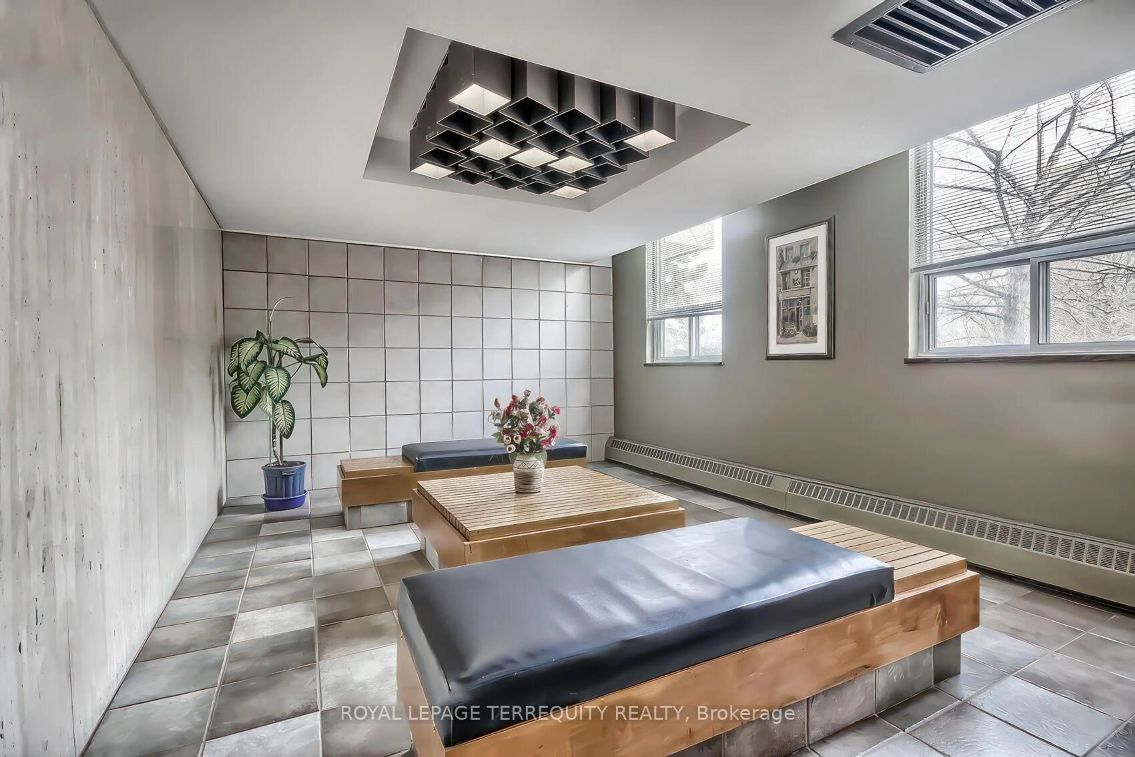 Unknown for 19 Four Winds Dr #802, Toronto Ontario M3J 2S9