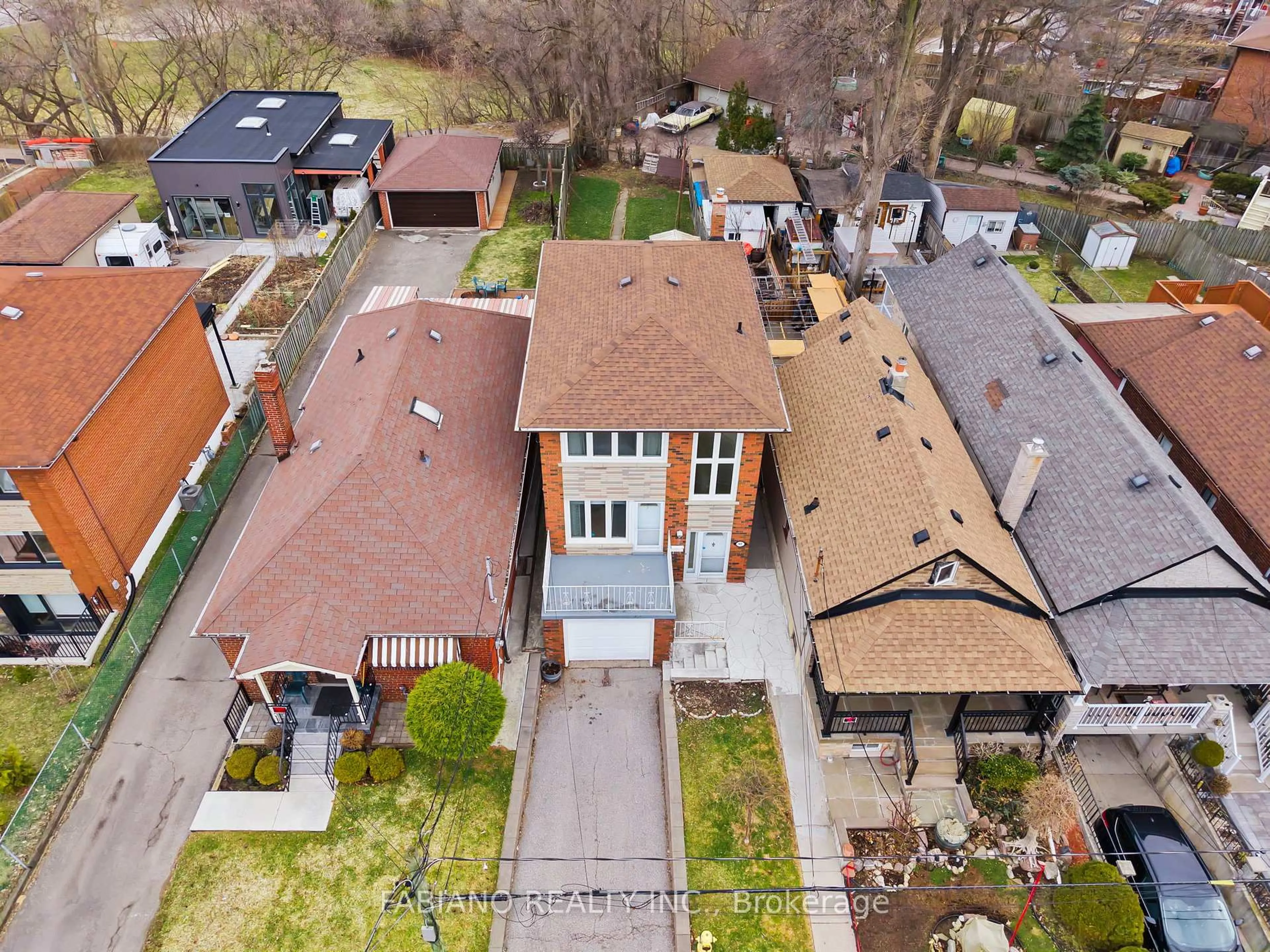 A pic from outside/outdoor area/front of a property/back of a property/a pic from drone, street for 80 Cayuga Ave, Toronto Ontario M6N 2G3