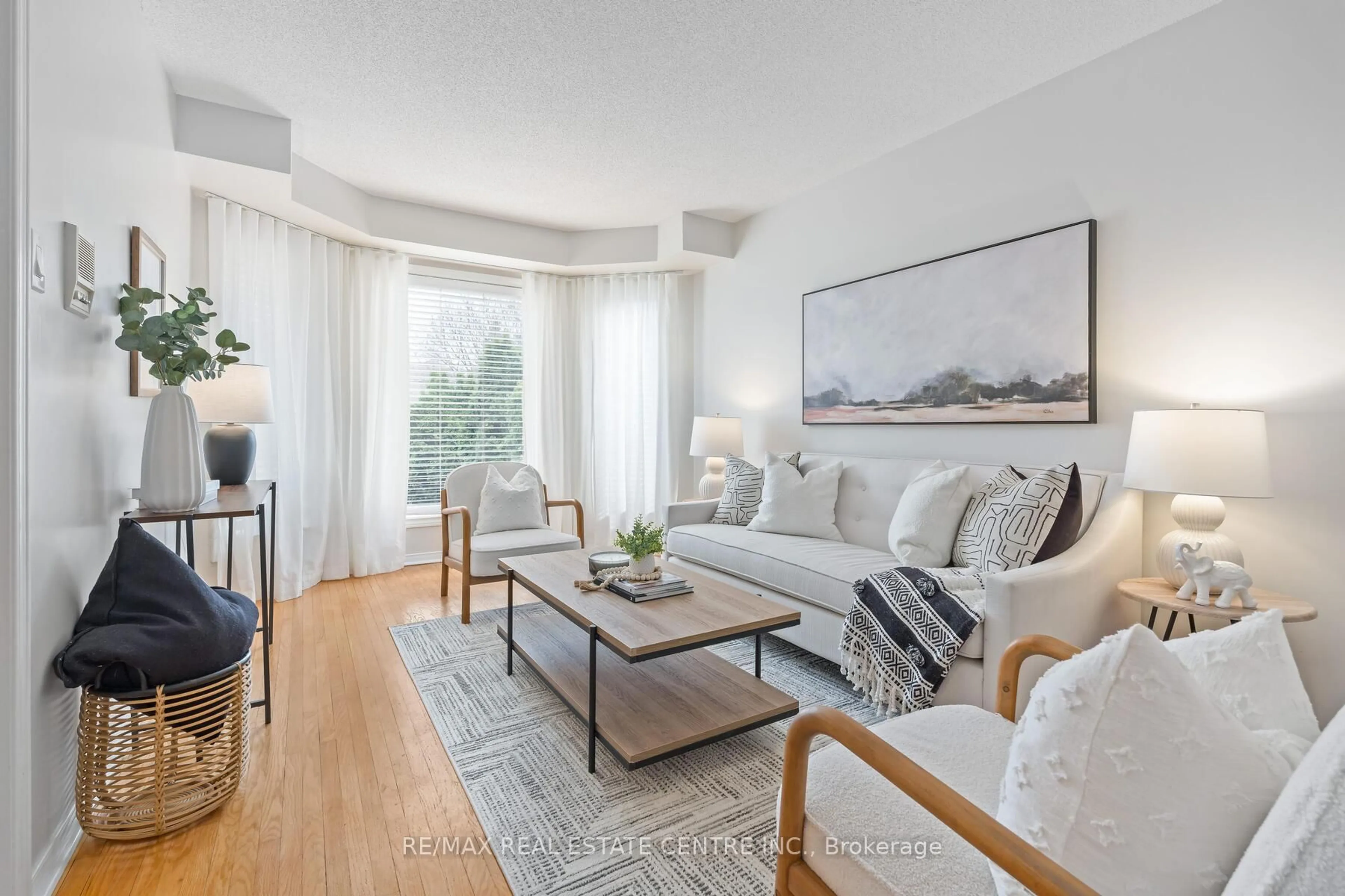 Living room with furniture, unknown for 1169 Ewing Cres, Mississauga Ontario L5V 1C1