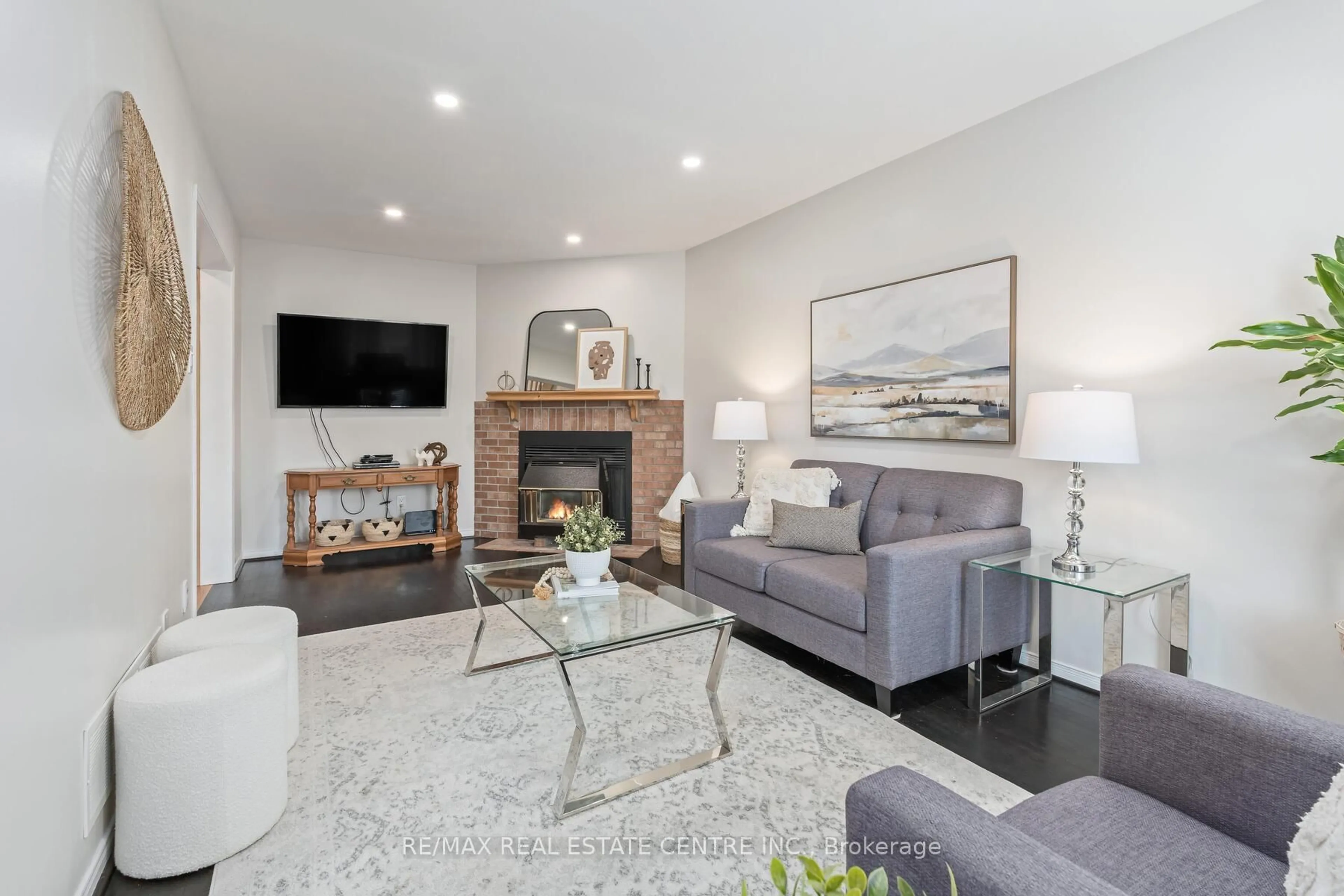 Living room with furniture, unknown for 1169 Ewing Cres, Mississauga Ontario L5V 1C1