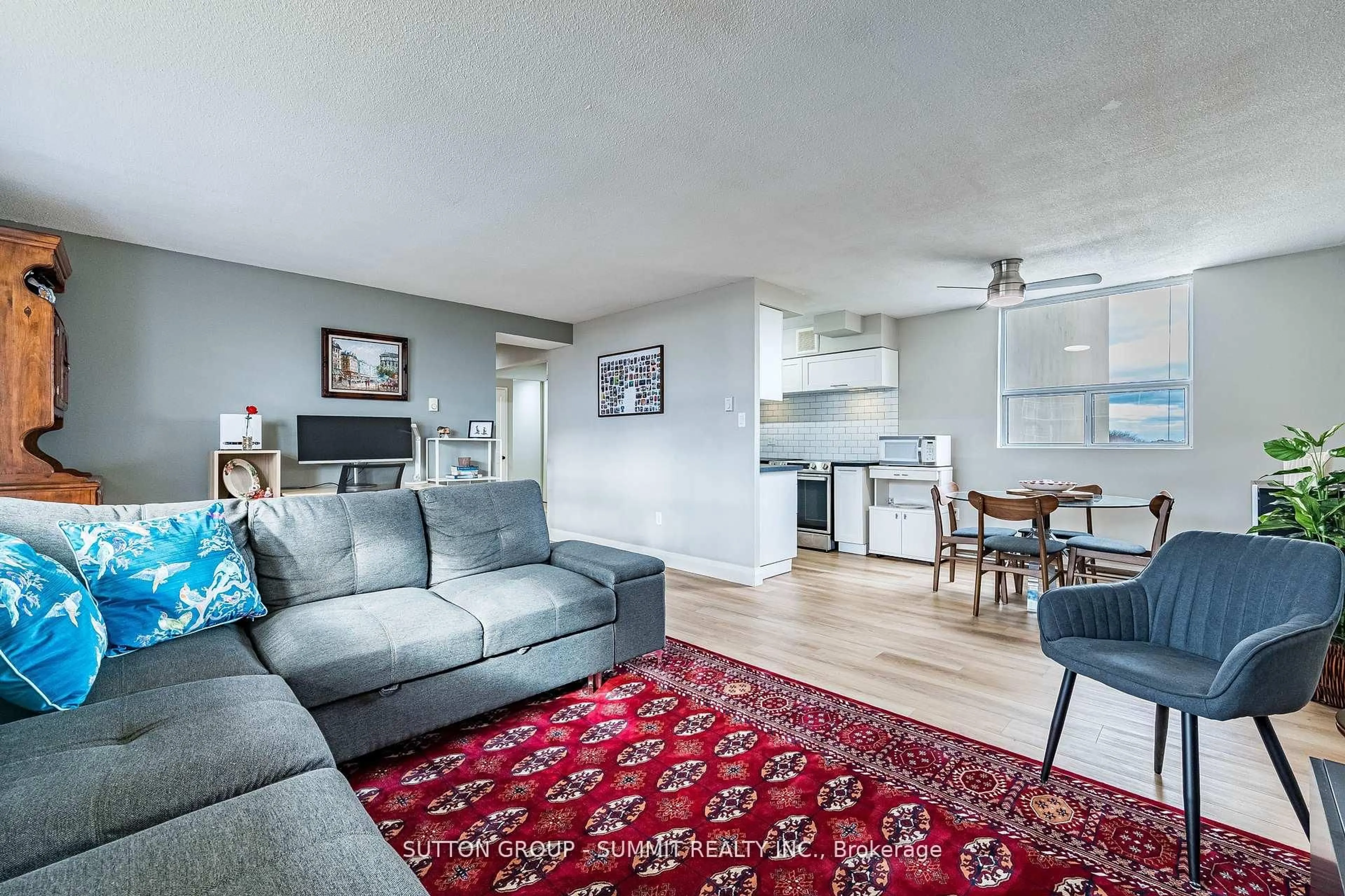 Living room with furniture, unknown for 700 DYNES Rd #618, Burlington Ontario L7H 3M2