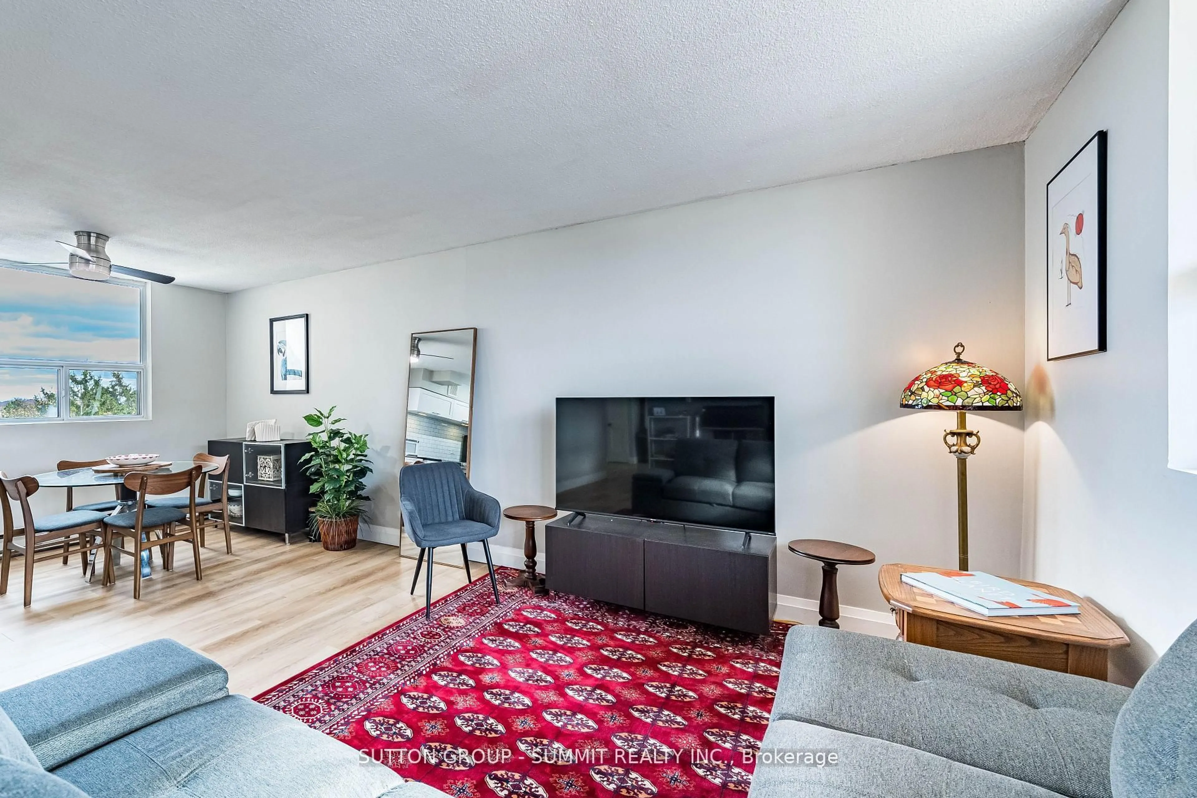 Living room with furniture, unknown for 700 DYNES Rd #618, Burlington Ontario L7H 3M2