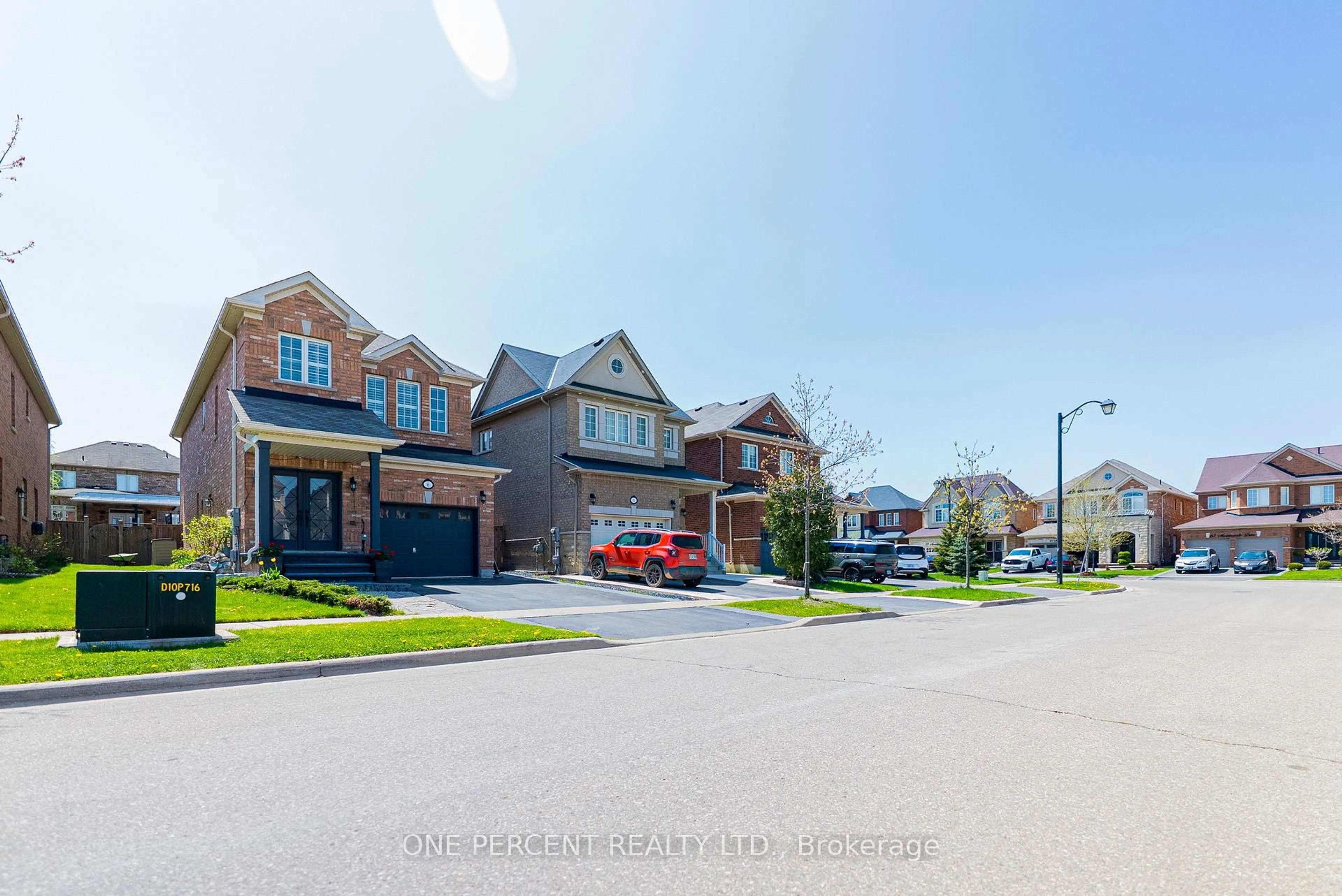 A pic from outside/outdoor area/front of a property/back of a property/a pic from drone, street for 6 Duffel Cres, Halton Hills Ontario L7G 0H7