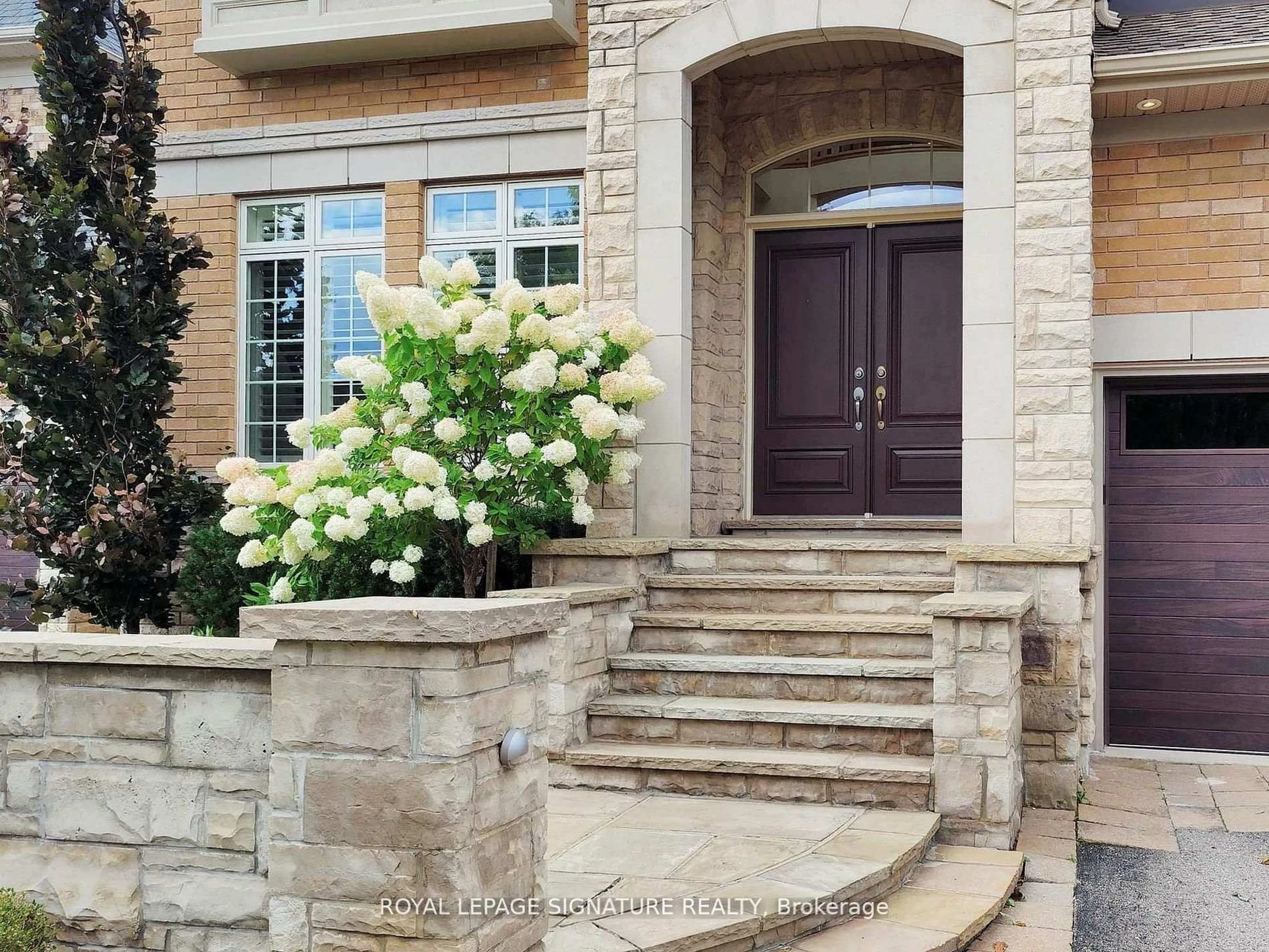 Indoor entryway for 2238 Lyndhurst Dr, Oakville Ontario L6H 7V4