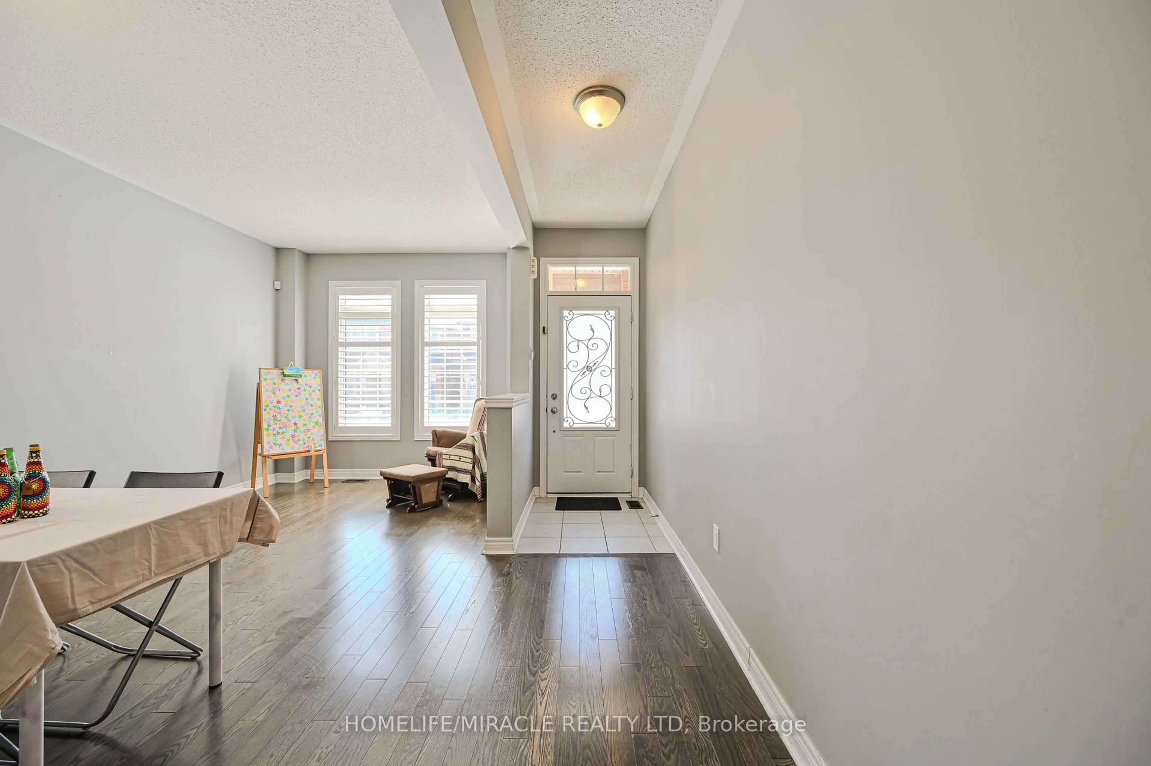 Indoor entryway for 15 Fringetree Rd, Brampton Ontario L6R 3V8
