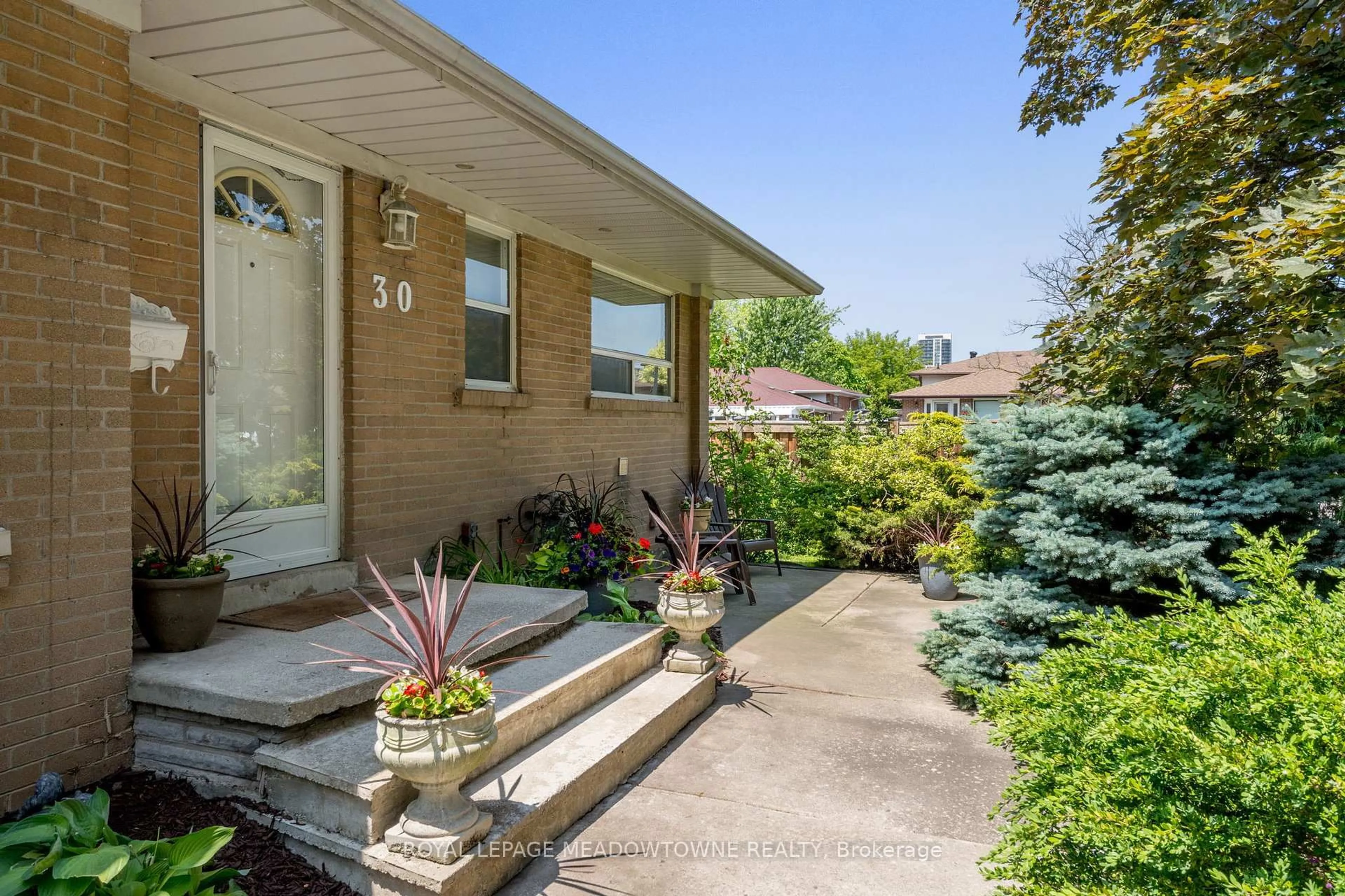 Unknown for 30 Lesbury Ave, Brampton Ontario L6W 3A4