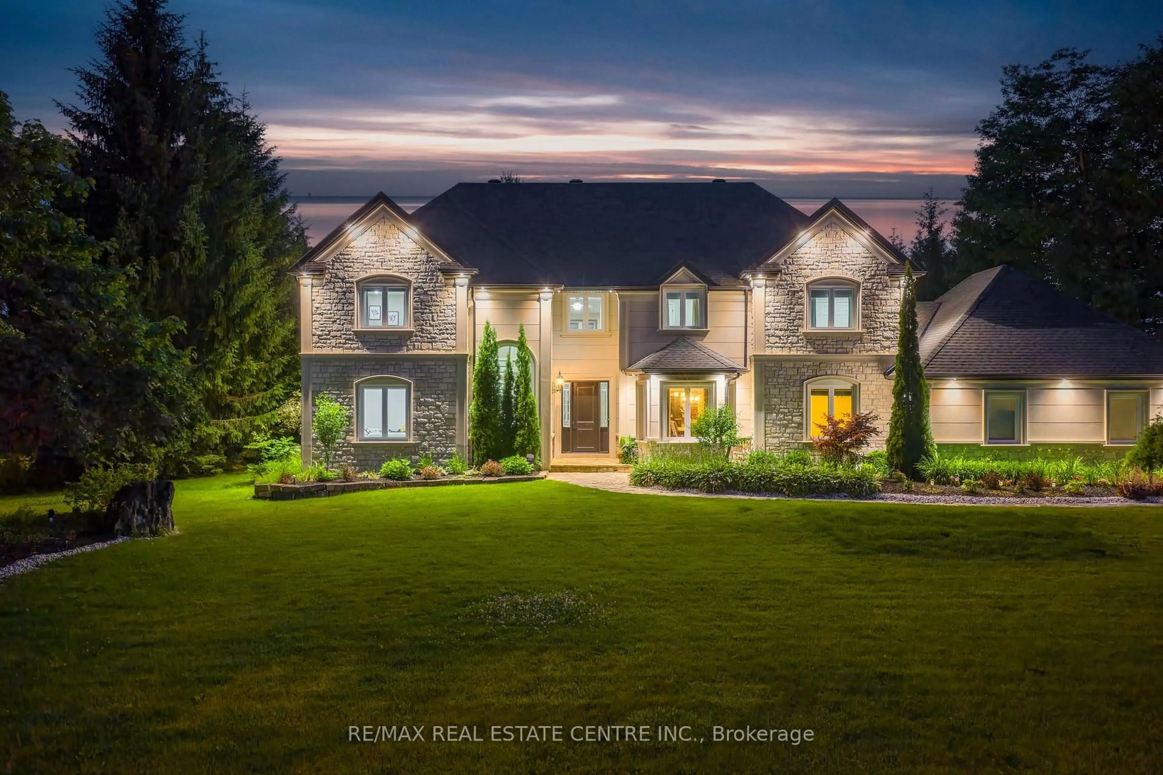 A pic from outside/outdoor area/front of a property/back of a property/a pic from drone, street for 11135 Menzies Crt, Milton Ontario L0P 1B0