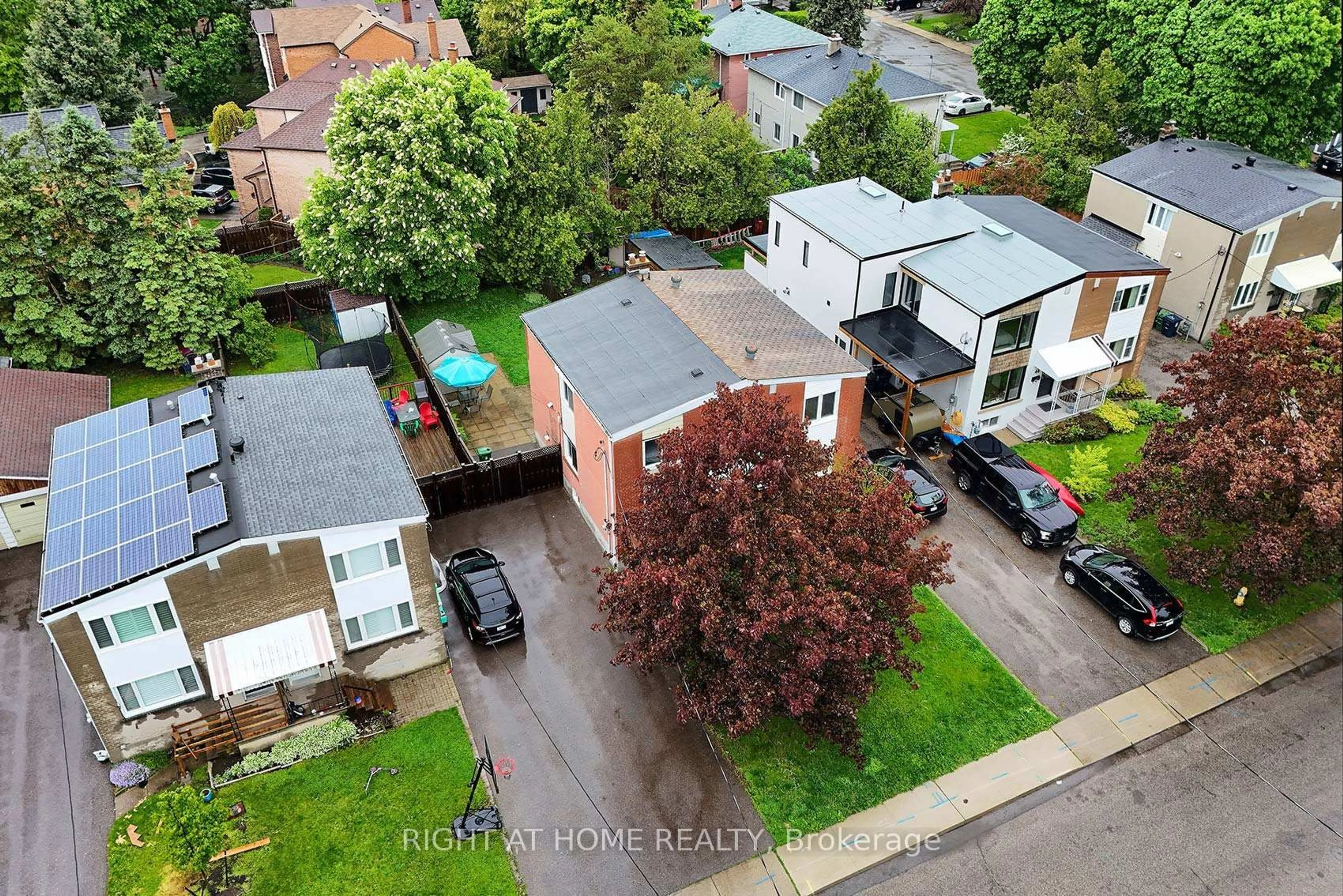 A pic from outside/outdoor area/front of a property/back of a property/a pic from drone, street for 48 Van Stassen Blvd, Toronto Ontario M6S 2N5