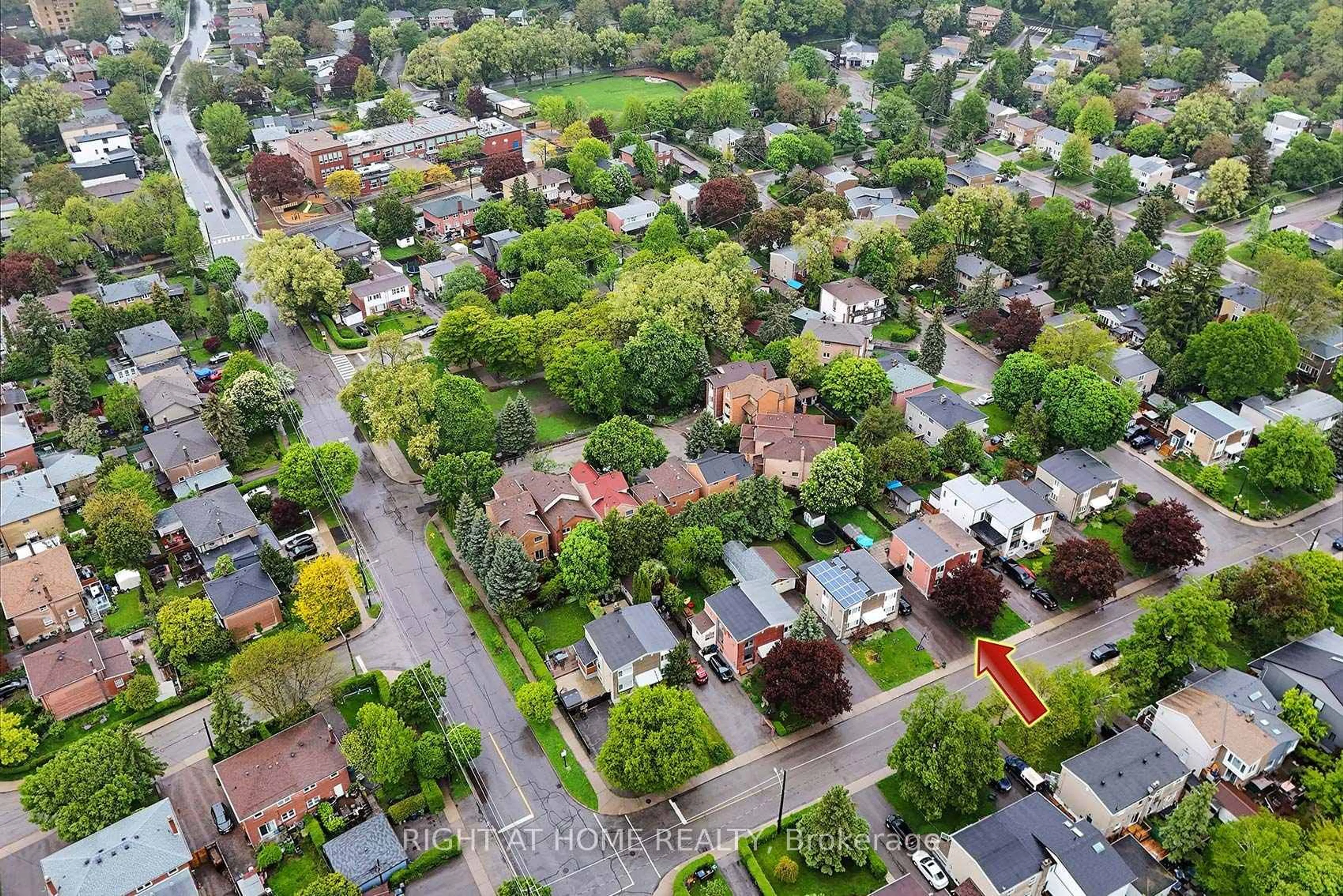 A pic from outside/outdoor area/front of a property/back of a property/a pic from drone, street for 48 Van Stassen Blvd, Toronto Ontario M6S 2N5