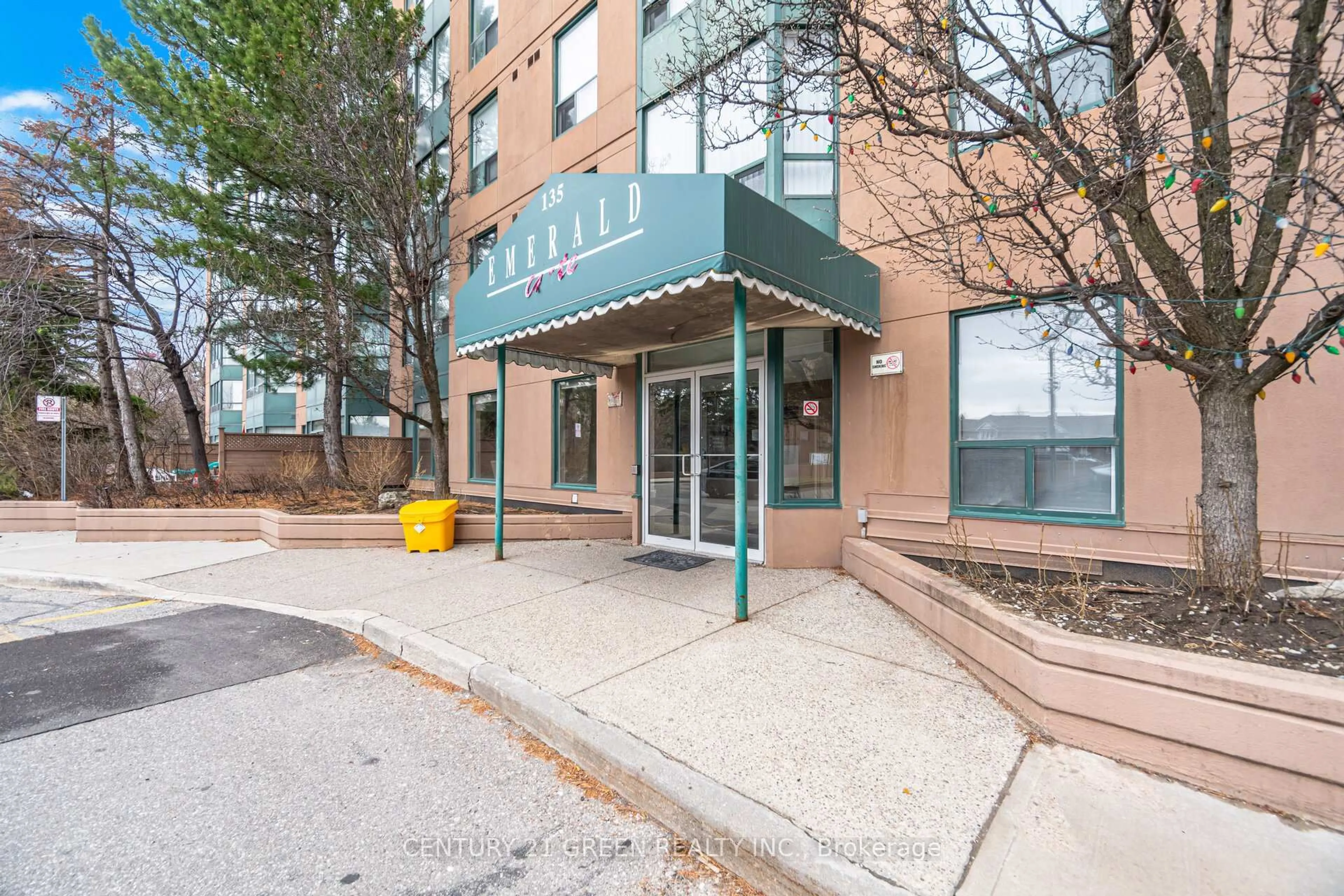 Unknown for 135 Hillcrest Ave #203, Mississauga Ontario L5B 4B1