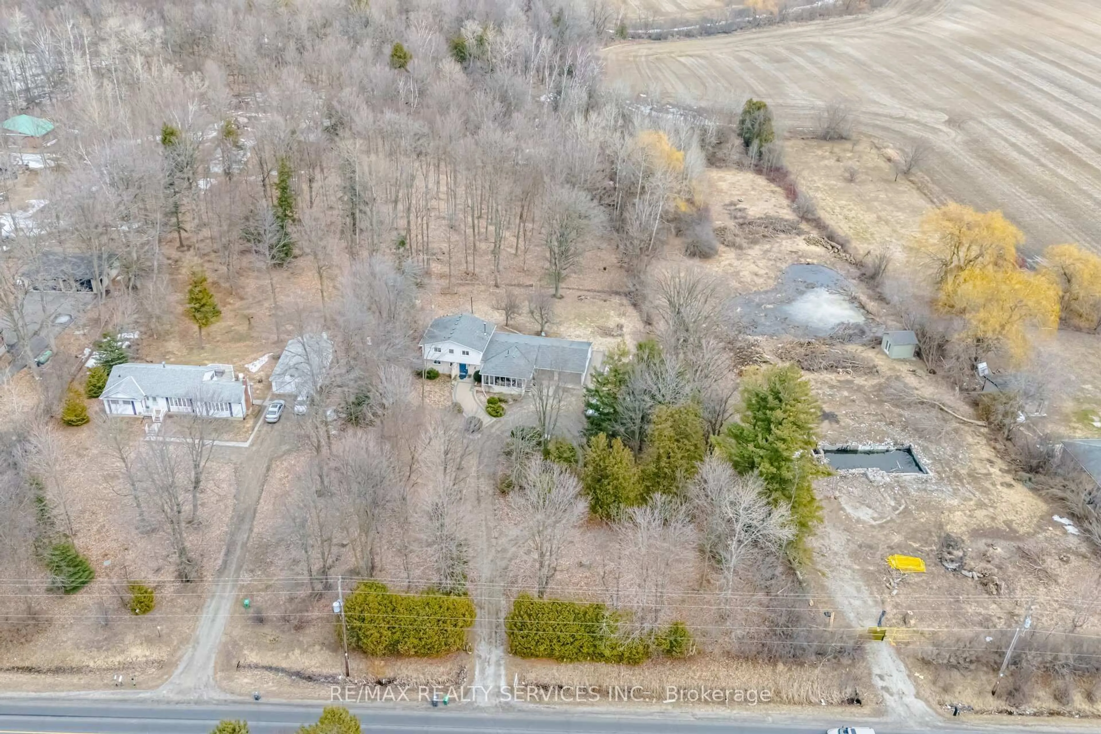 A pic from outside/outdoor area/front of a property/back of a property/a pic from drone, unknown for 14411 Innis Lake Rd, Caledon Ontario L7C 2Z8