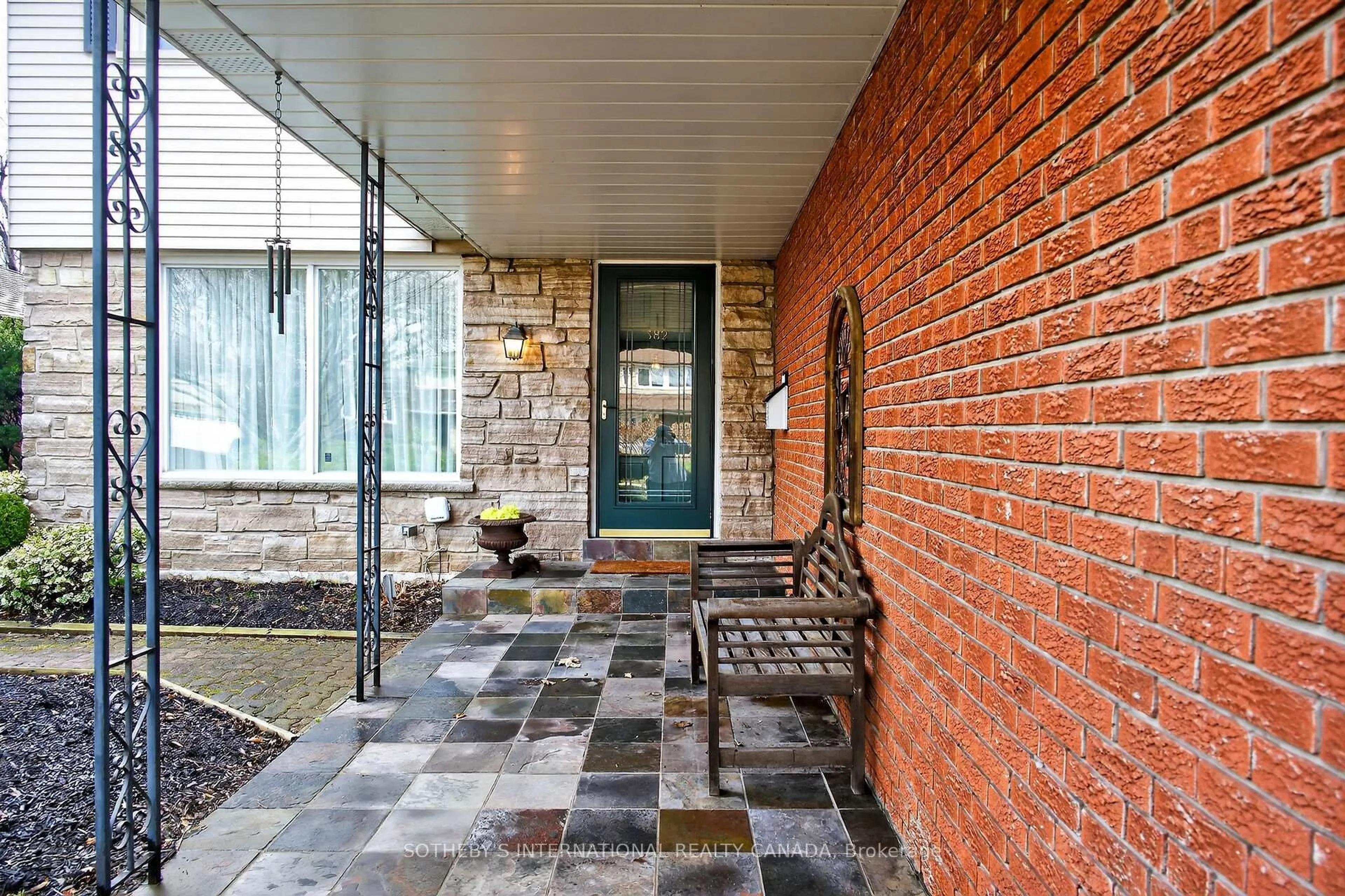 Unknown for 382 Moonglow Crt, Mississauga Ontario L5A 1G6