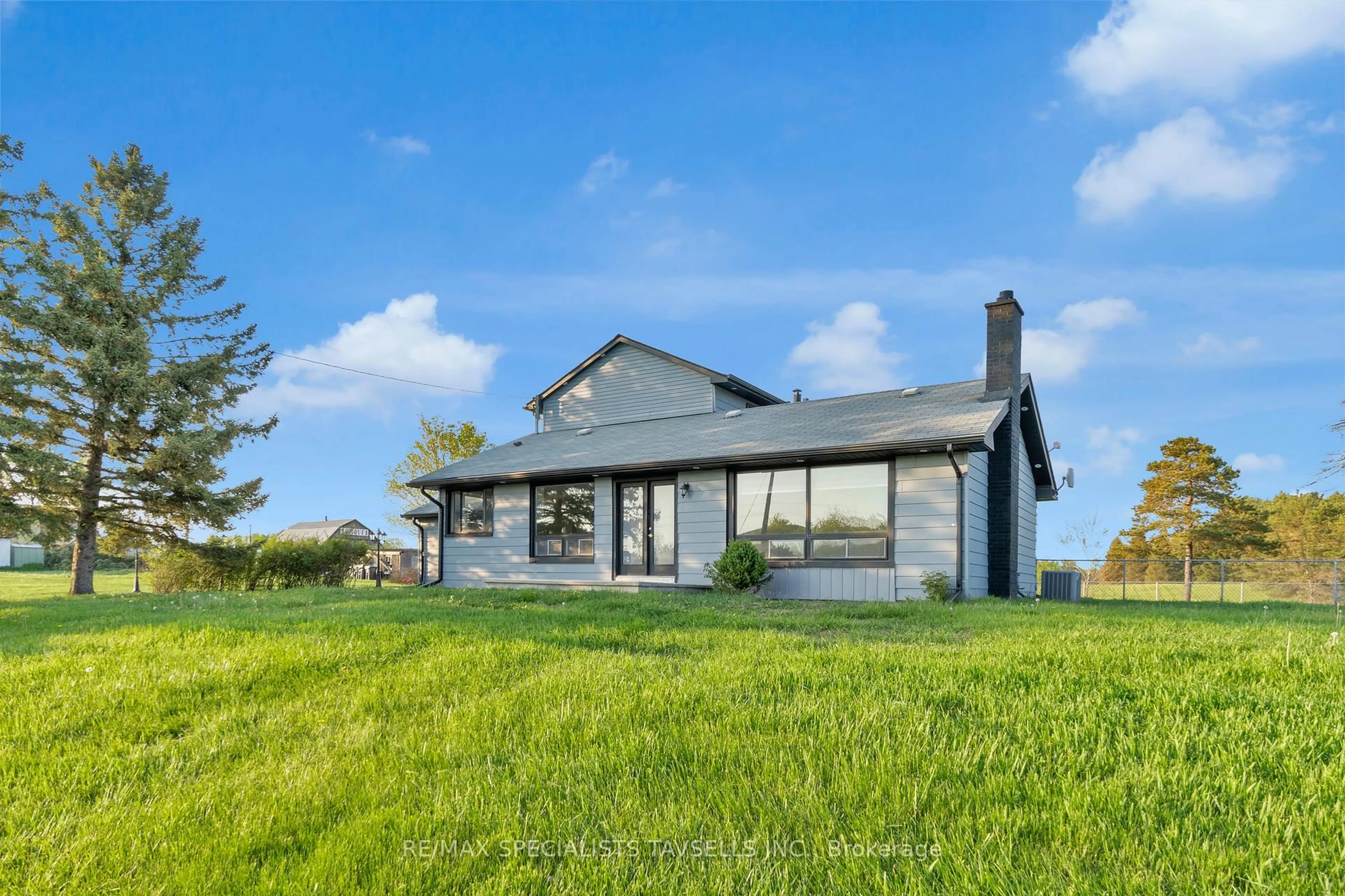 A pic from outside/outdoor area/front of a property/back of a property/a pic from drone, building for 16045 Hurontario St, Caledon Ontario L7C 2E5