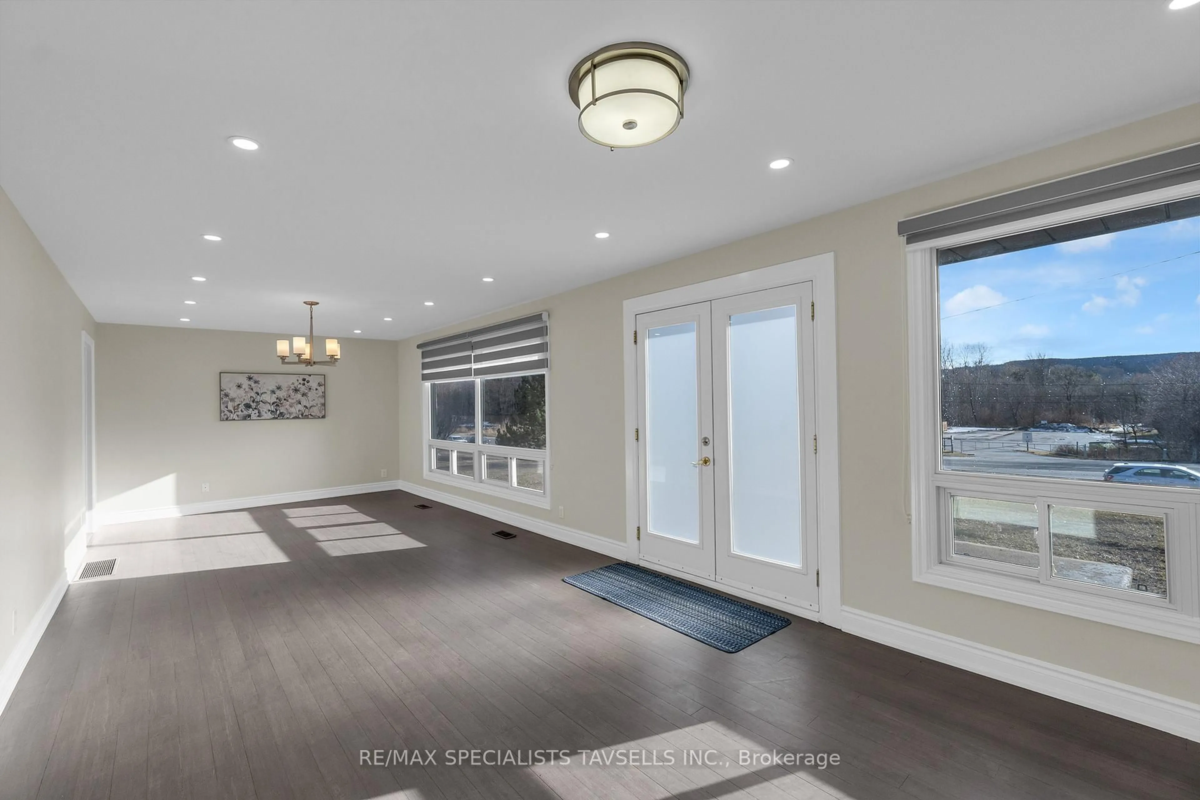 Indoor entryway for 16045 Hurontario St, Caledon Ontario L7C 2E5