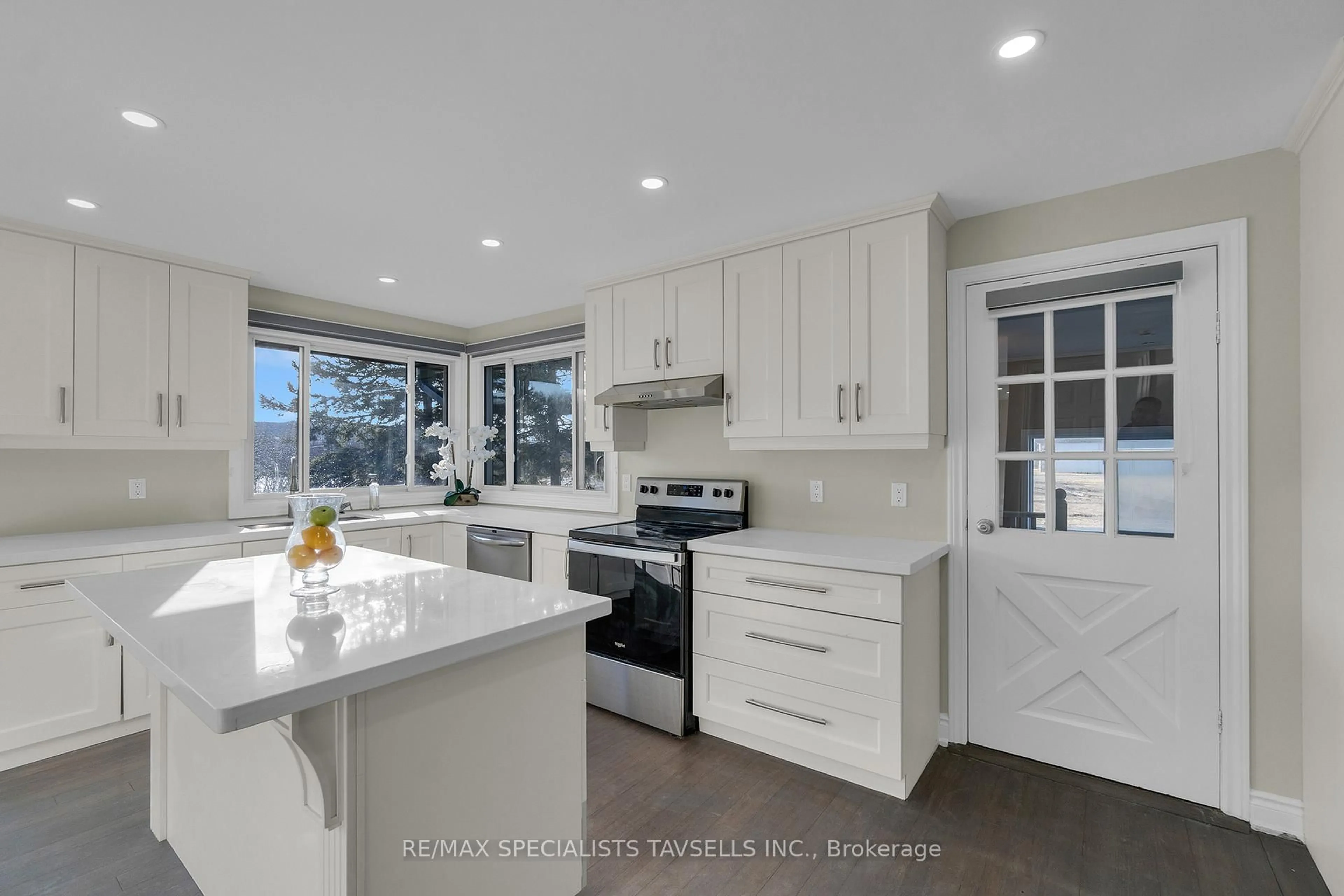 Open concept kitchen, ceramic/tile floor for 16045 Hurontario St, Caledon Ontario L7C 2E5