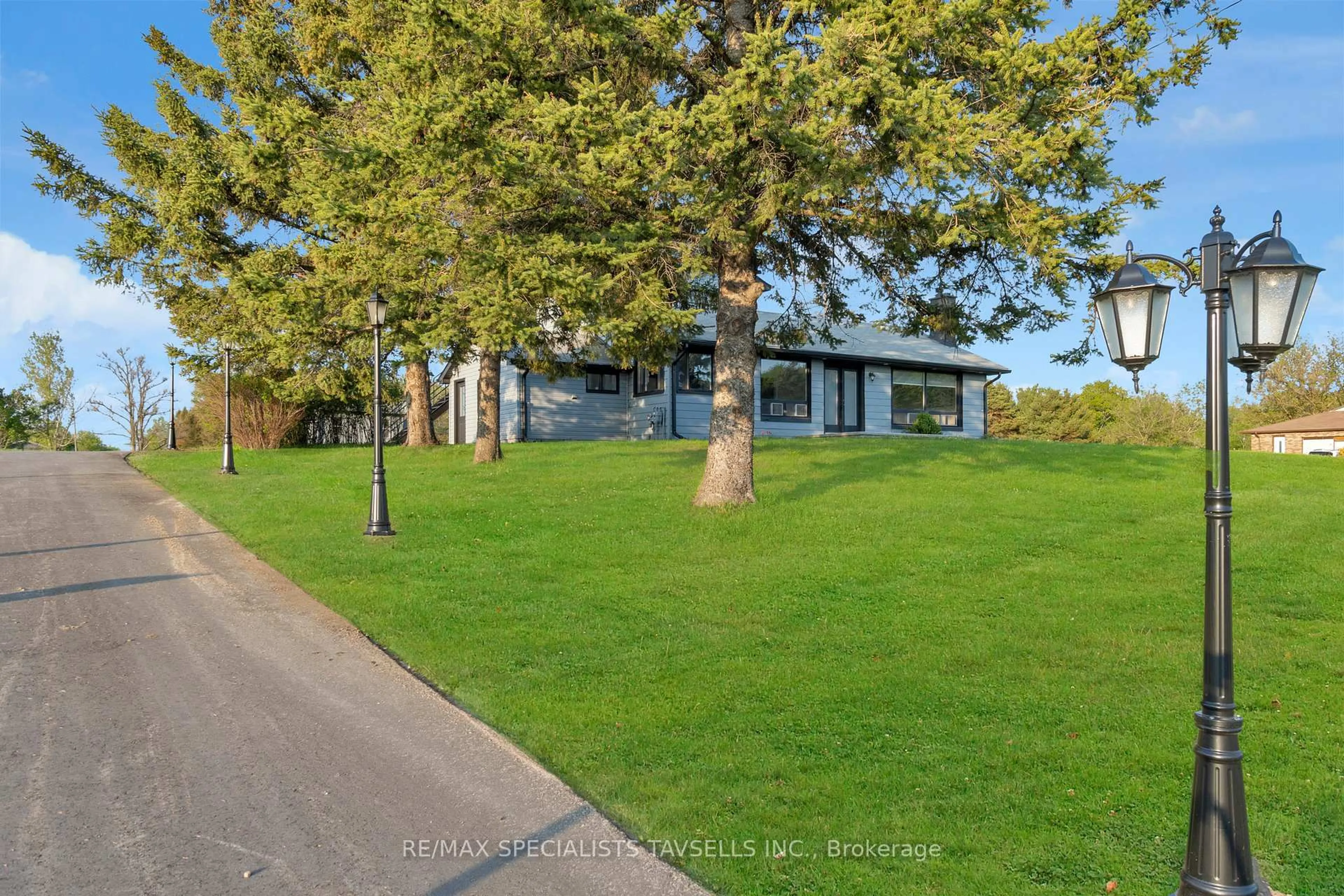 A pic from outside/outdoor area/front of a property/back of a property/a pic from drone, unknown for 16045 Hurontario St, Caledon Ontario L7C 2E5