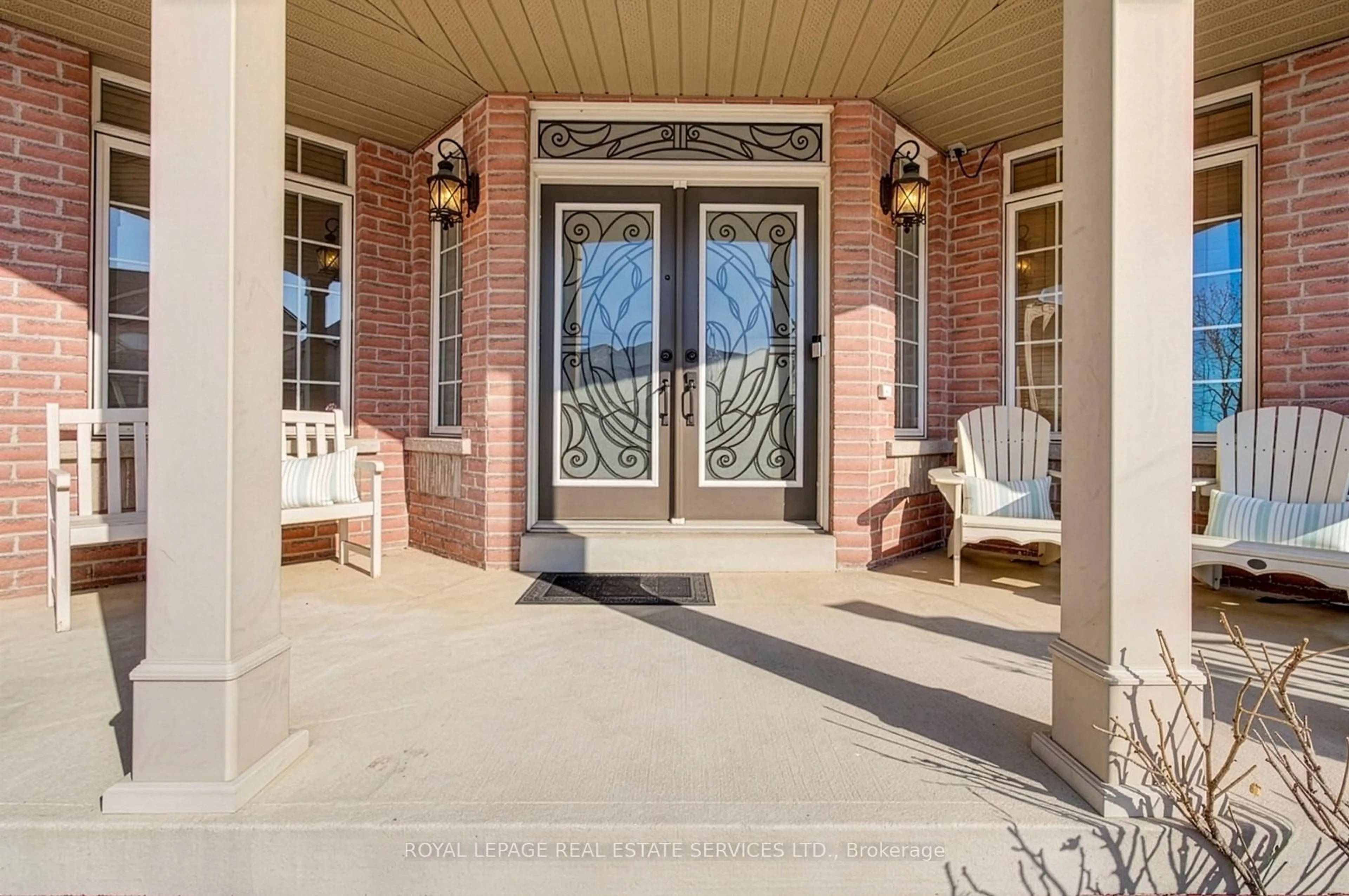 Indoor entryway for 2219 Wuthering Heights Way, Oakville Ontario L6M 0A3
