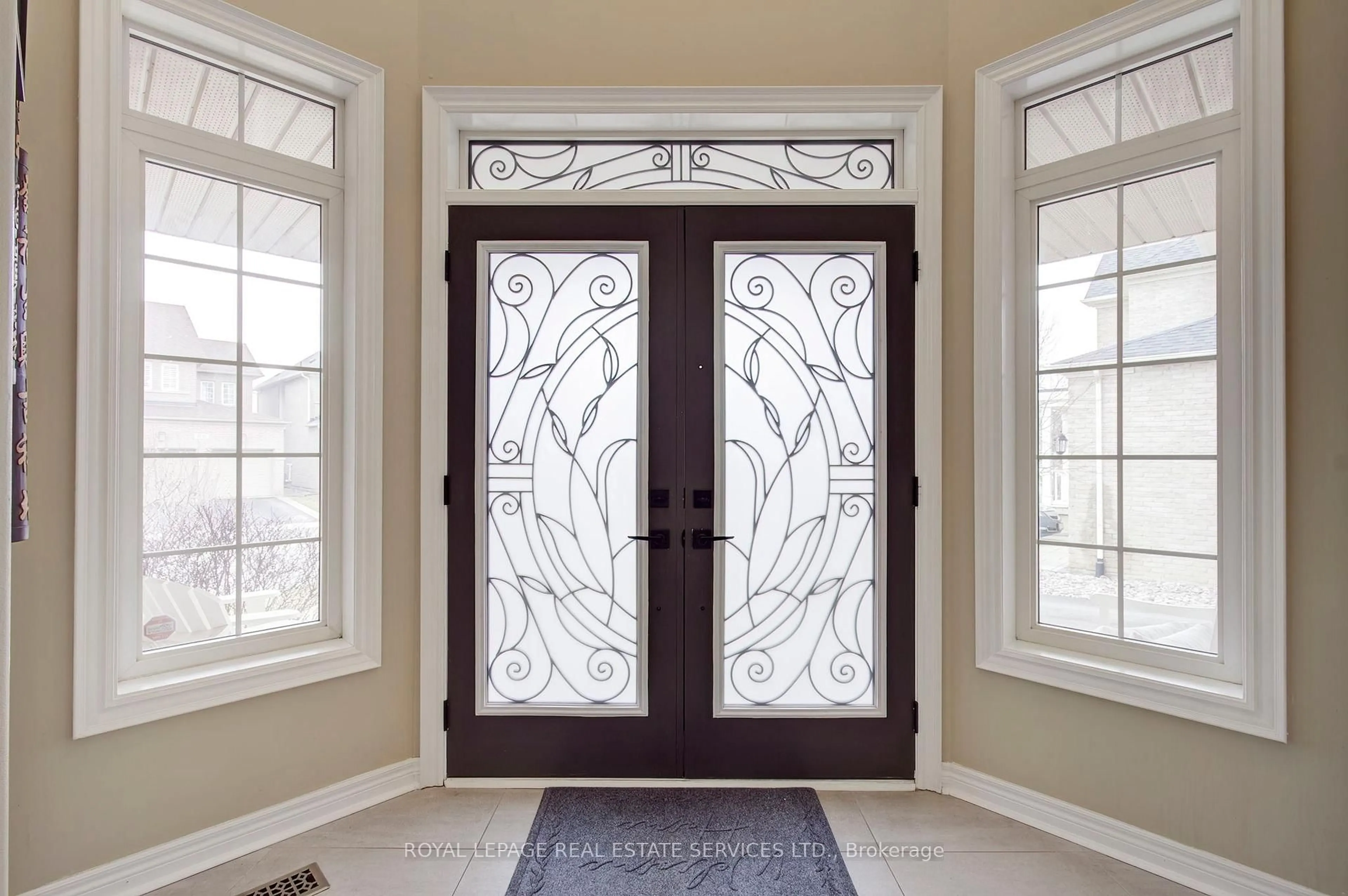 Indoor entryway for 2219 Wuthering Heights Way, Oakville Ontario L6M 0A3