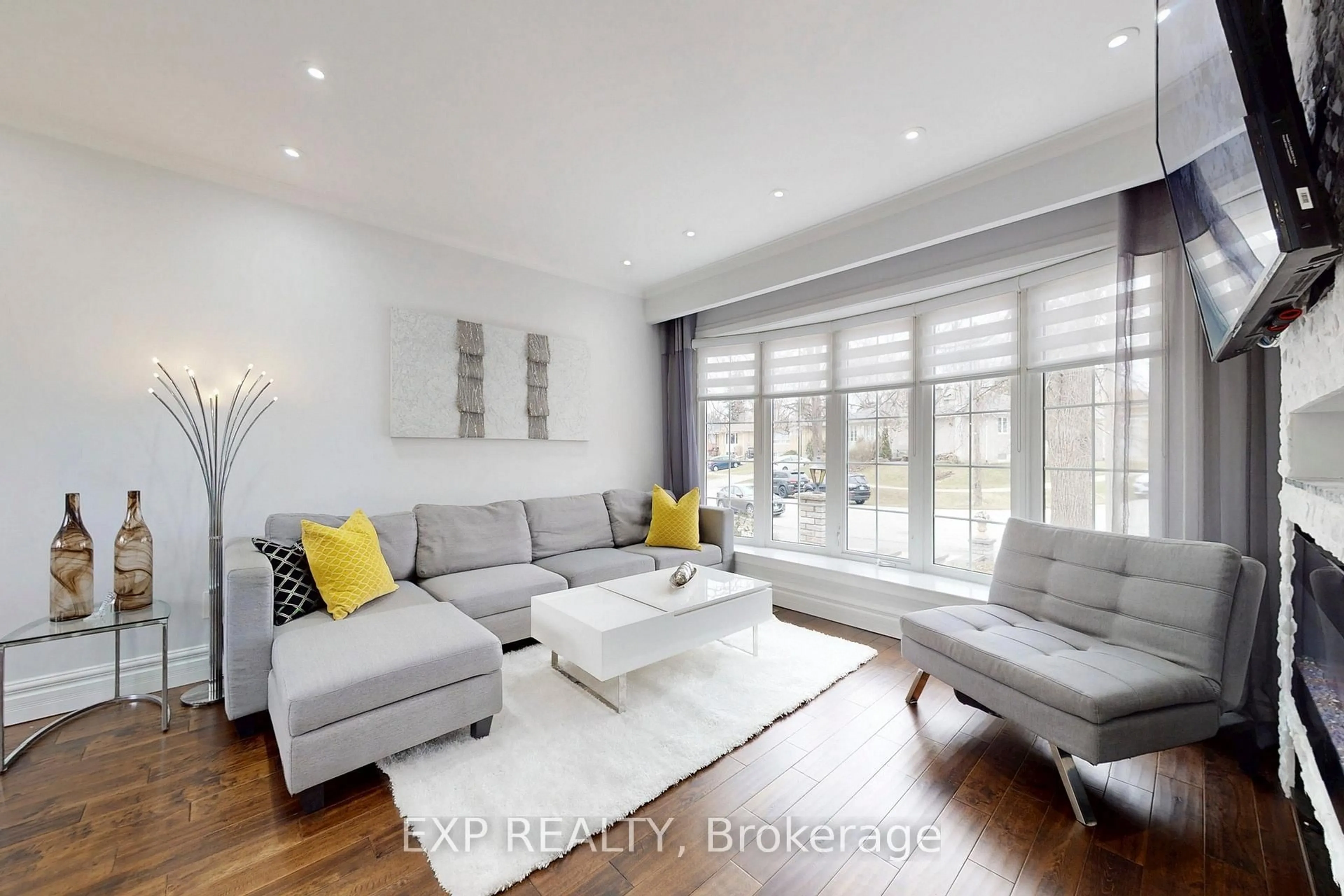 Living room with furniture, wood/laminate floor for 25 Mcmanus Rd, Toronto Ontario M9P 2J9