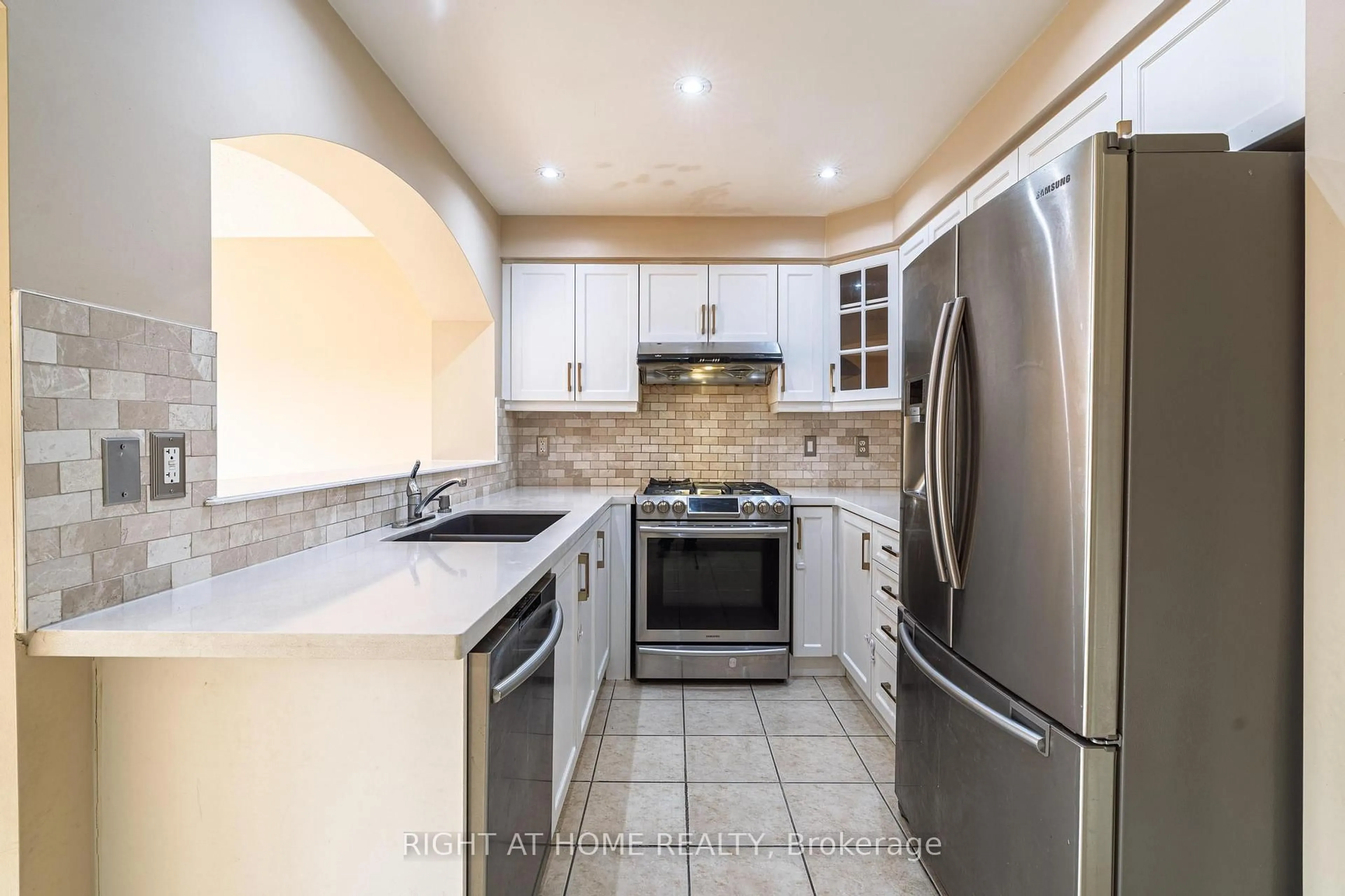 Standard kitchen, ceramic/tile floor for 71 Herdwick St, Brampton Ontario L6S 6L6