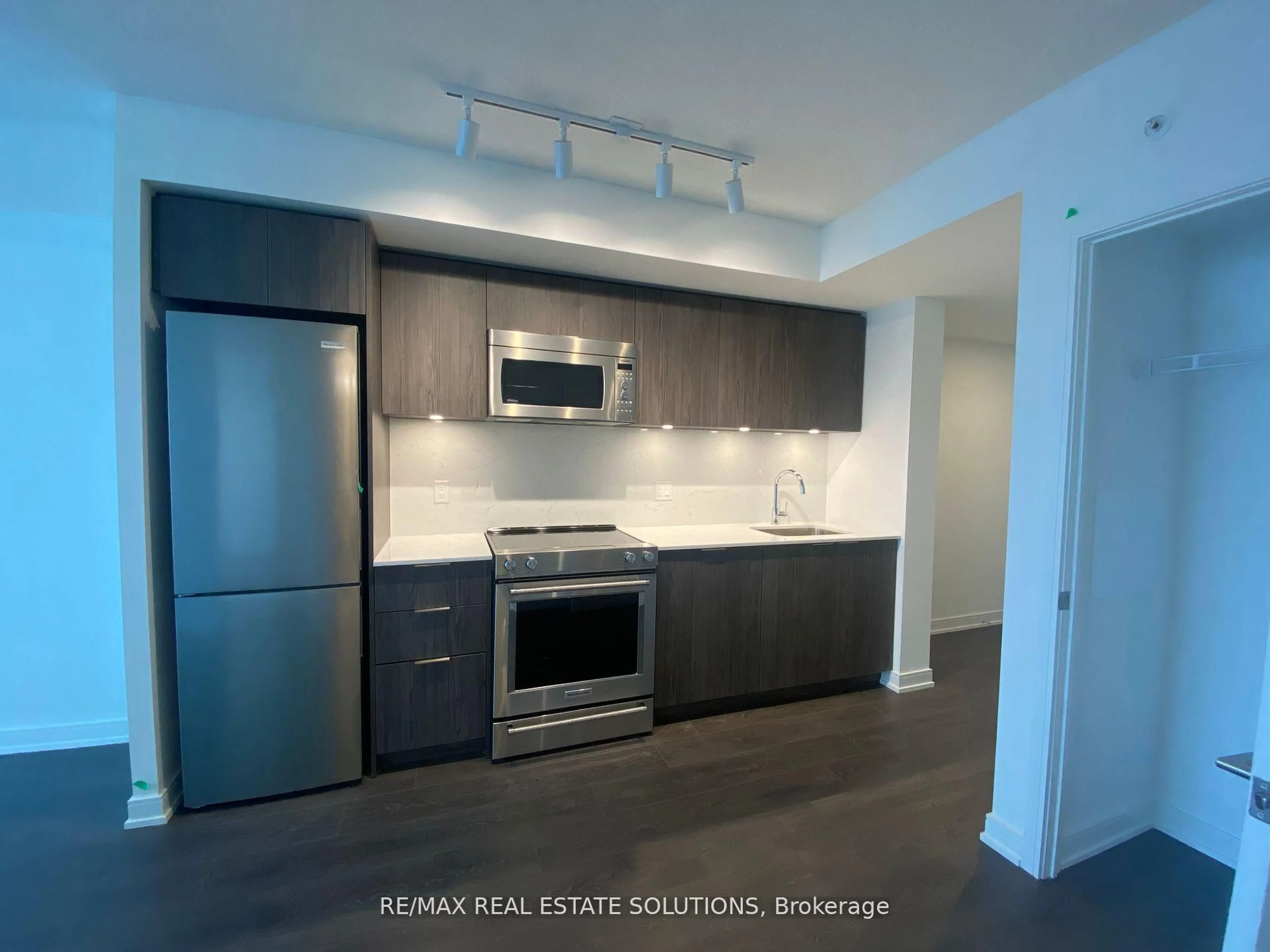 Standard kitchen, unknown for 30 Samuel Wood Way #1611, Toronto Ontario M9B 0C9