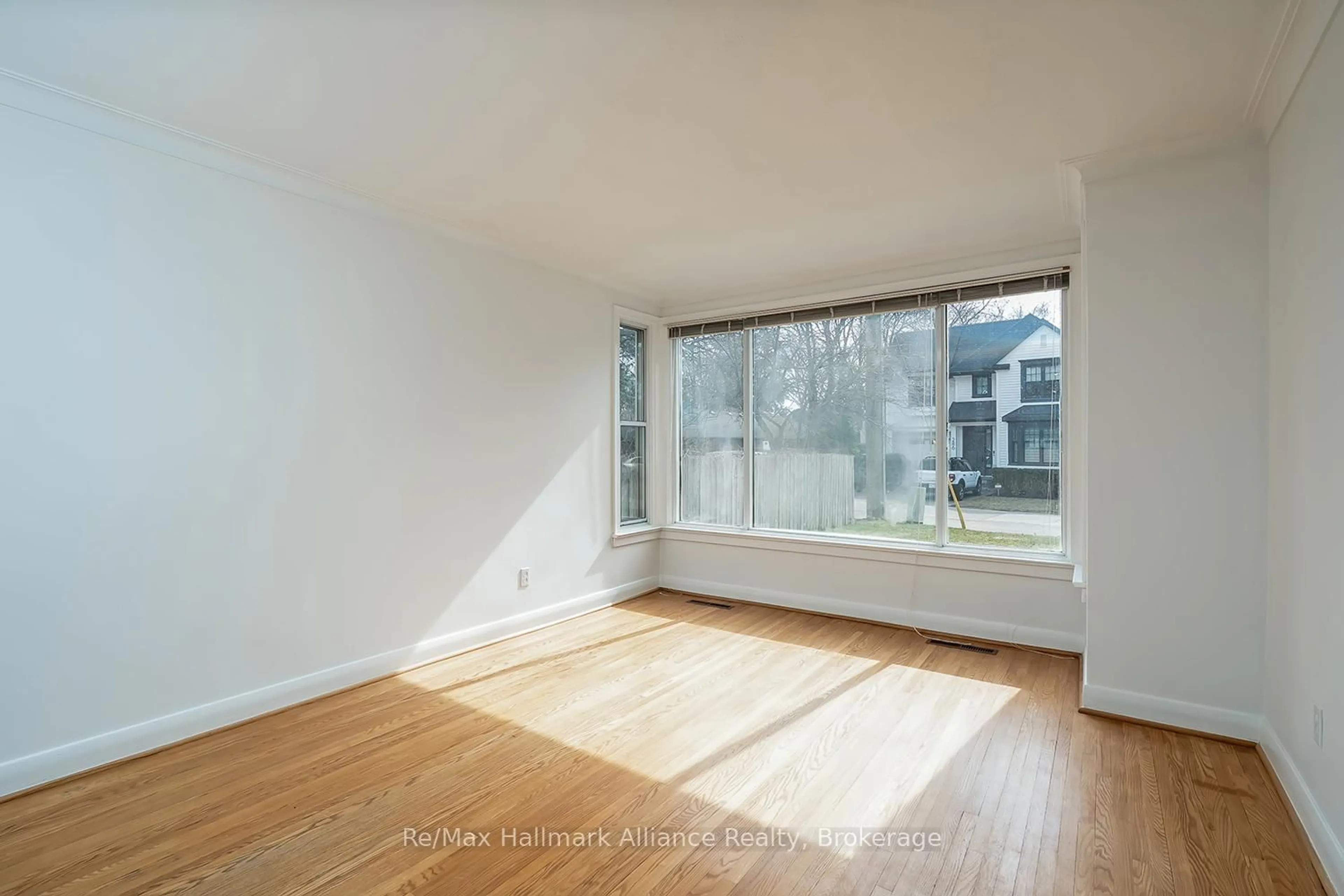 A pic of a room for 283 Spruce St, Oakville Ontario L6J 2G8