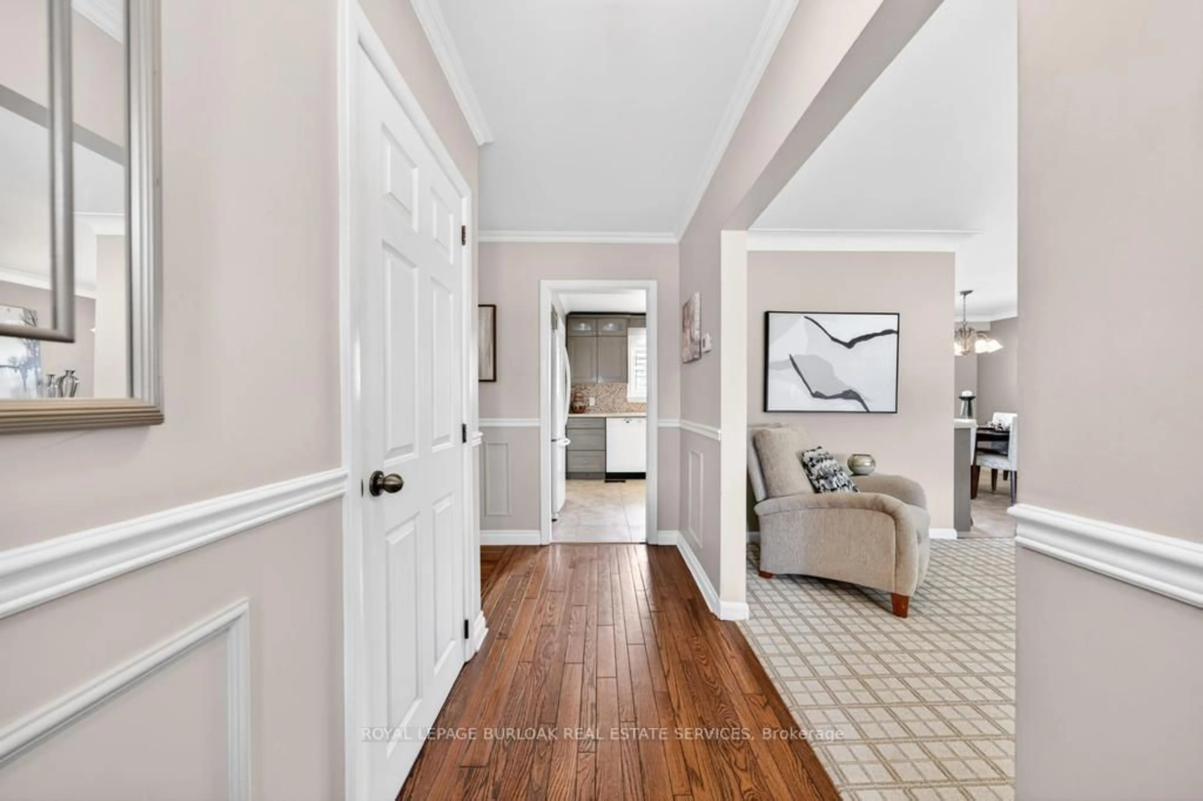 Indoor entryway for 2205 Joyce St, Burlington Ontario L7R 2B6