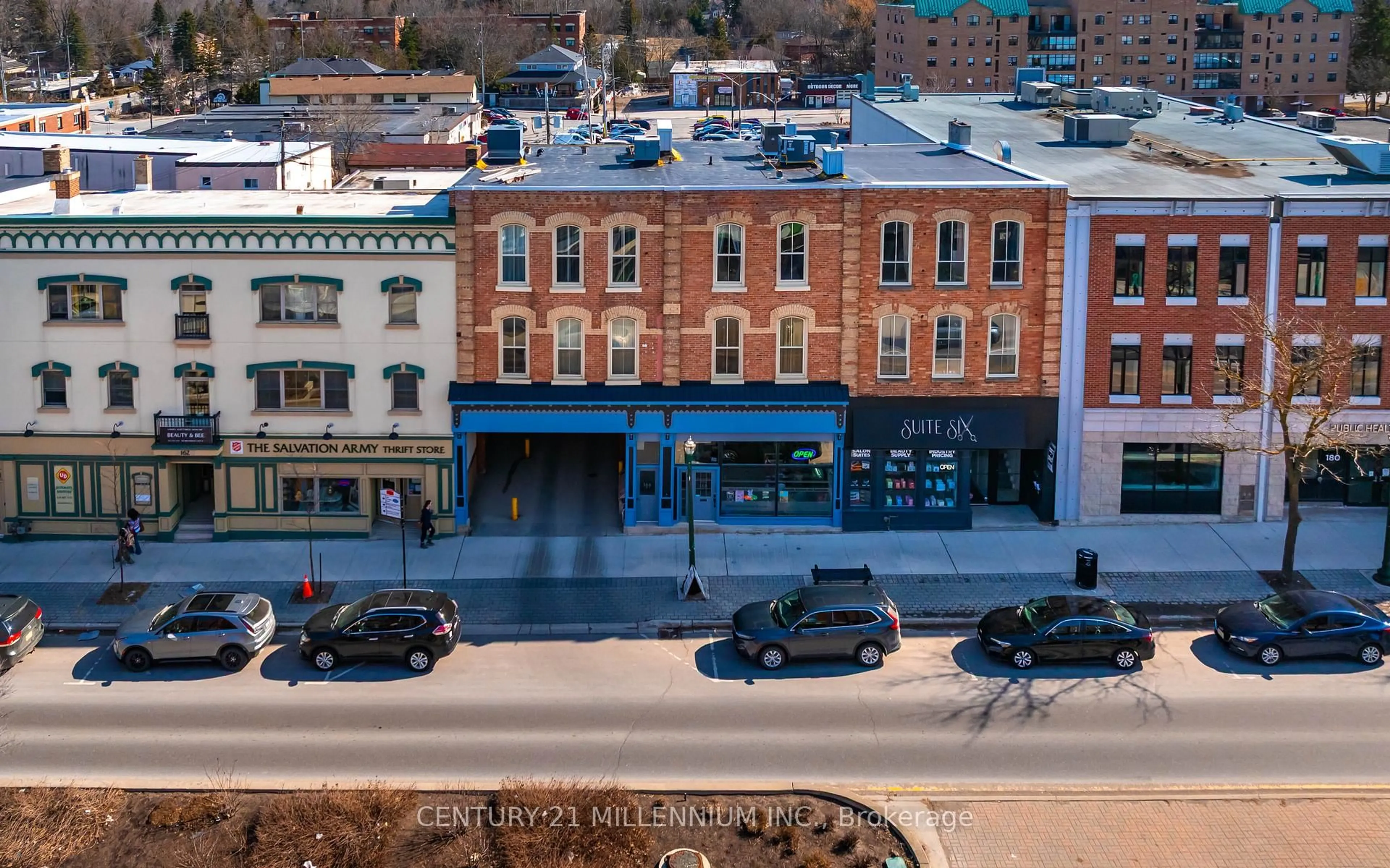 A pic from outside/outdoor area/front of a property/back of a property/a pic from drone, unknown for 166 Broadway Ave #5, Orangeville Ontario L9W 1K3