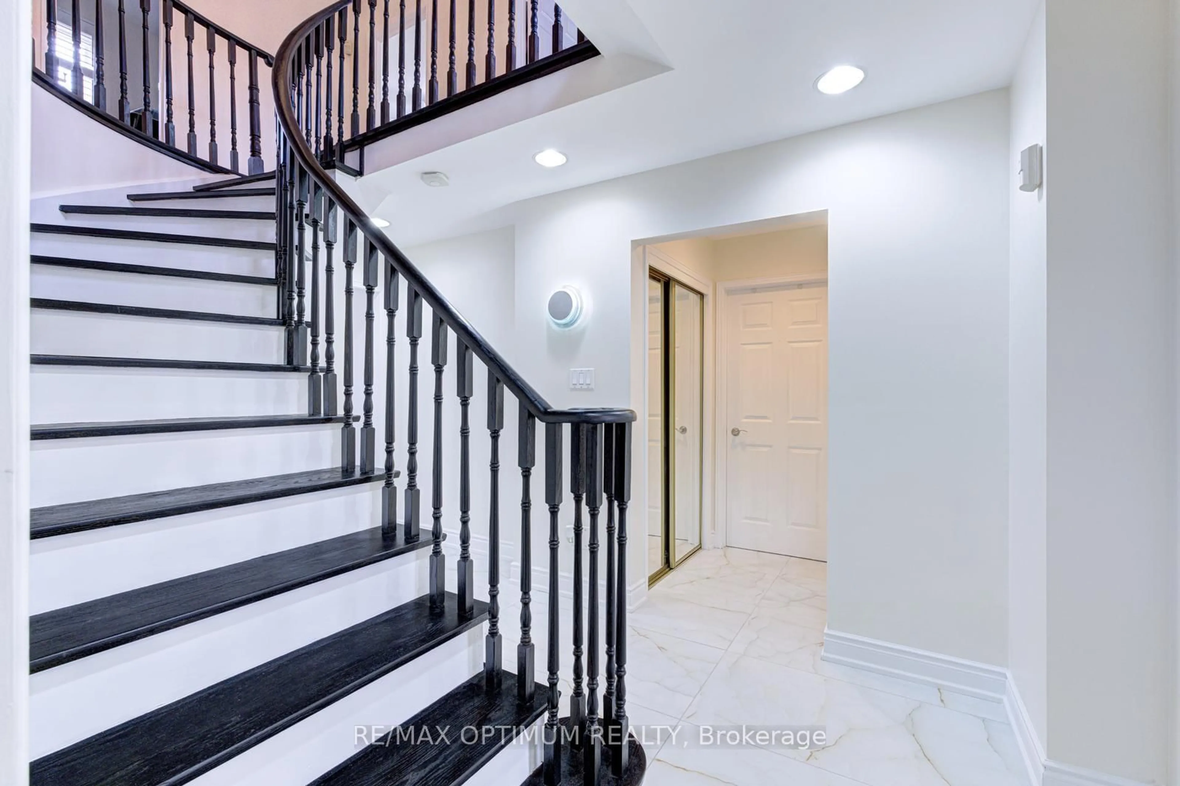 Unknown for 124 Philosopher's Tr, Brampton Ontario L6S 5C8