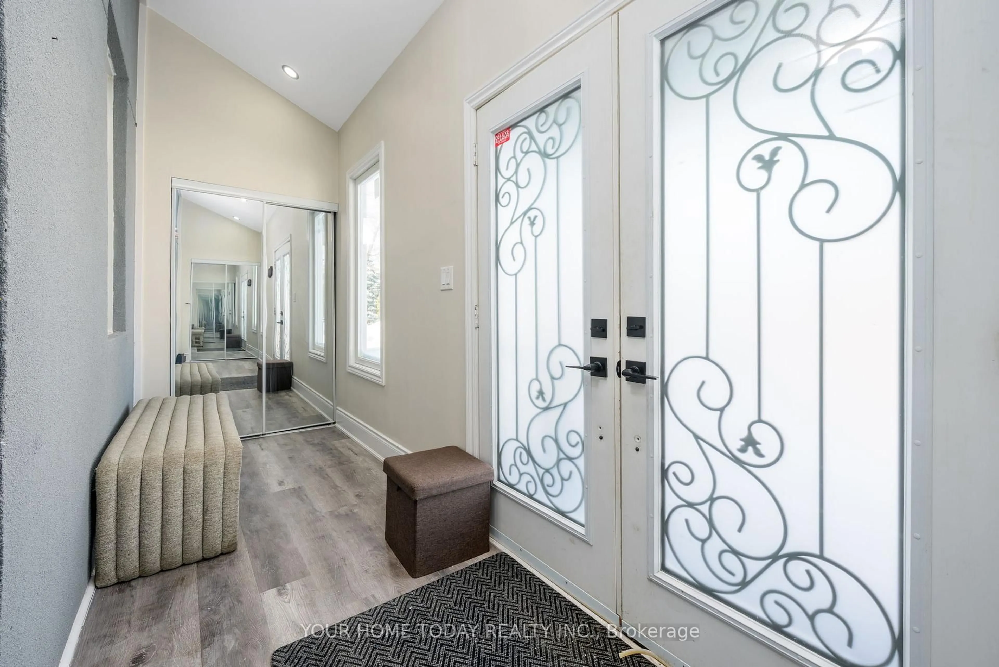 Indoor entryway for 12598 Fourth Line, Halton Hills Ontario L7J 2M1