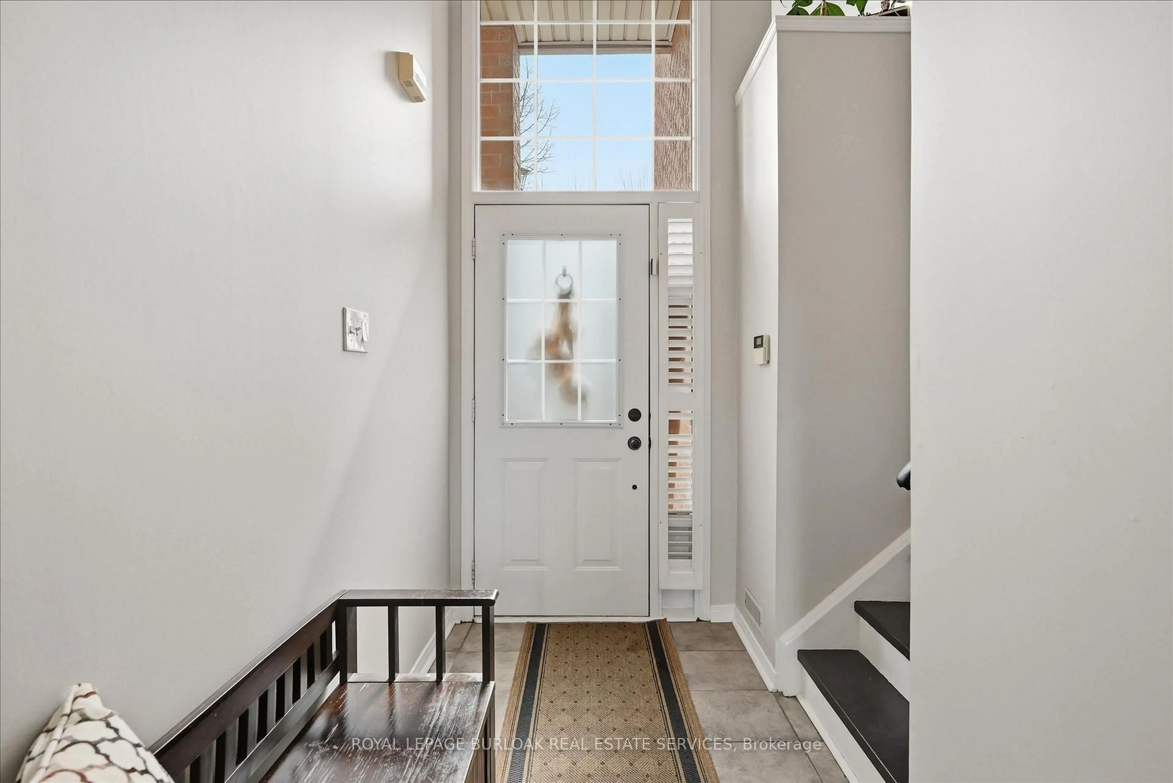 Indoor entryway for 5110 Fairview St #6, Burlington Ontario L7L 7H6