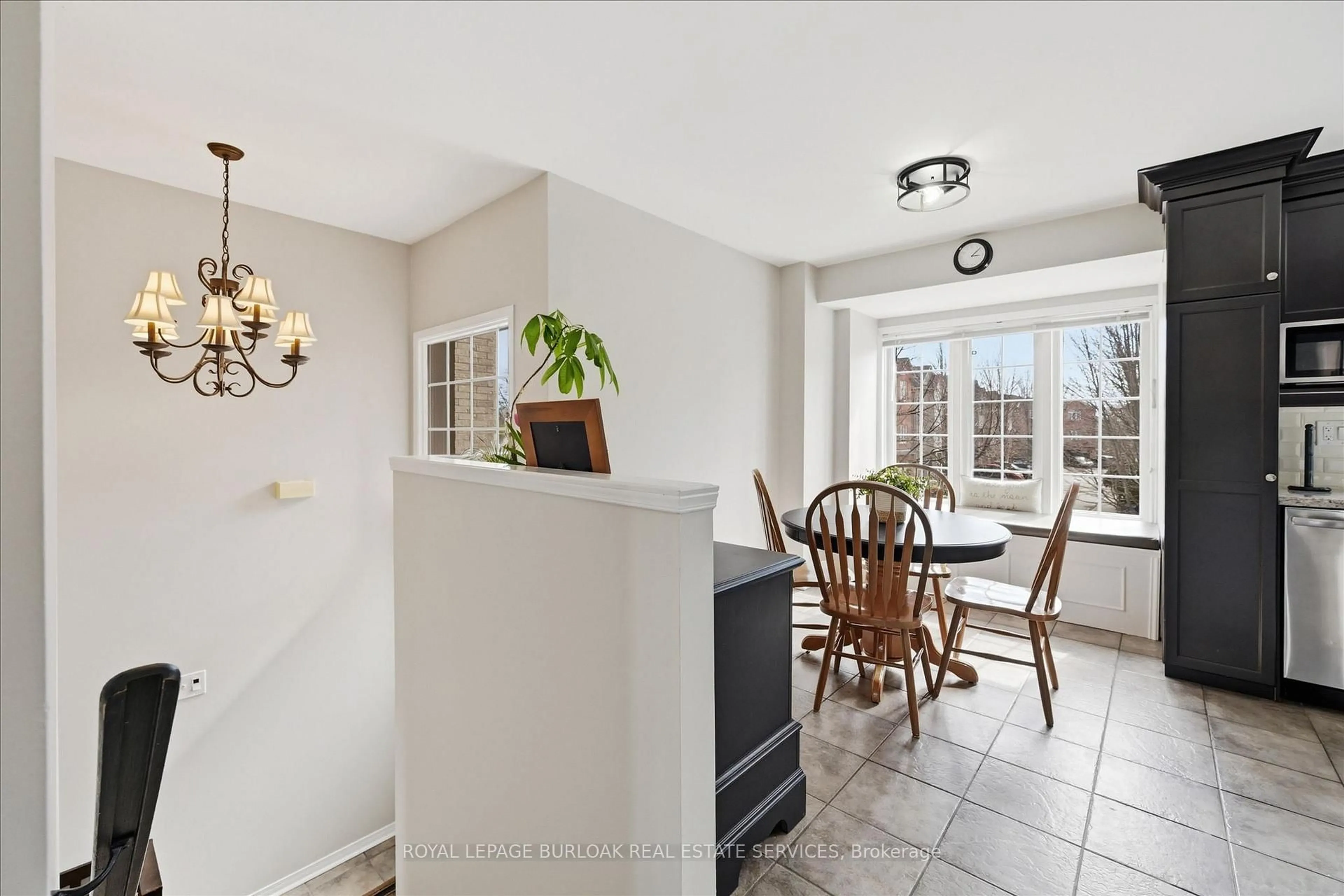 Dining room, ceramic/tile floor for 5110 Fairview St #6, Burlington Ontario L7L 7H6