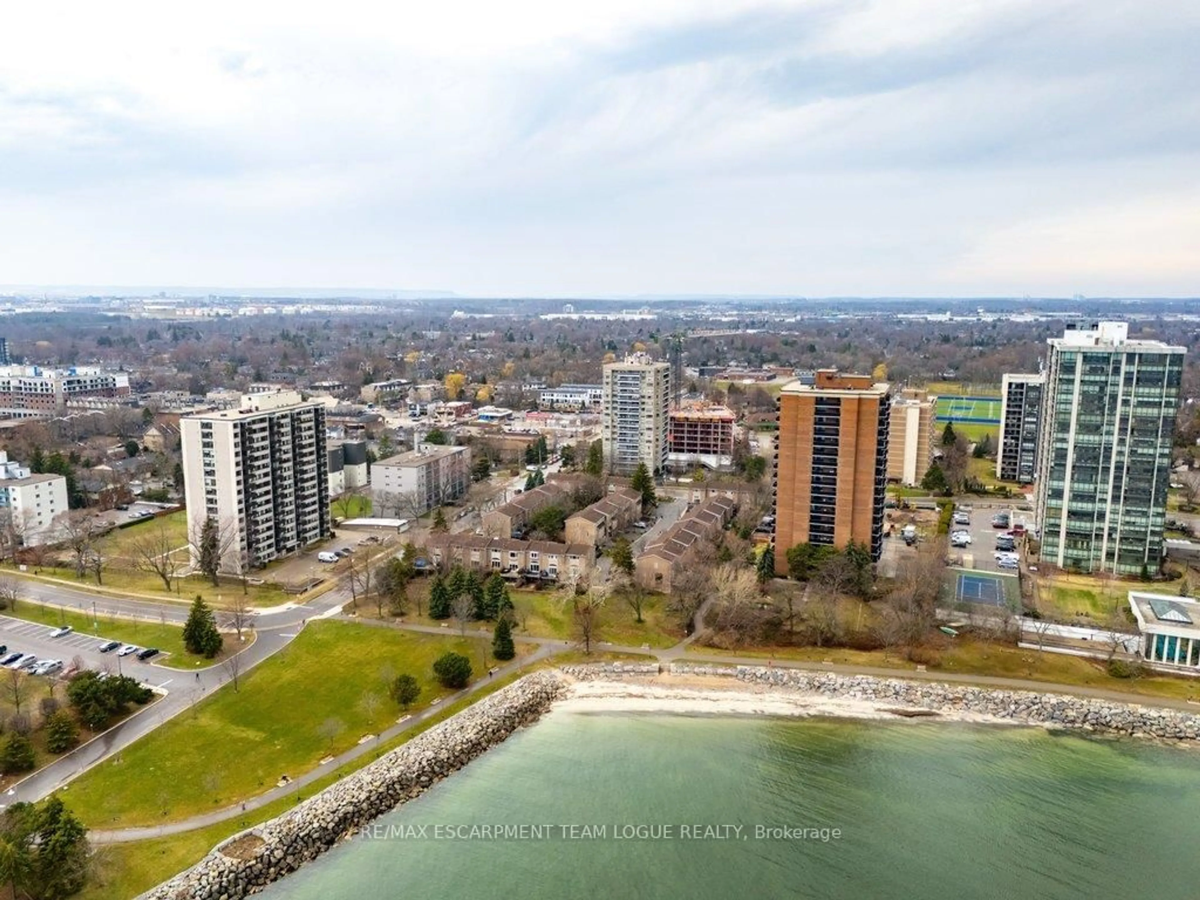 A pic from outside/outdoor area/front of a property/back of a property/a pic from drone, water/lake/river/ocean view for 2263 Marine Dr #301, Oakville Ontario L6L 5K1