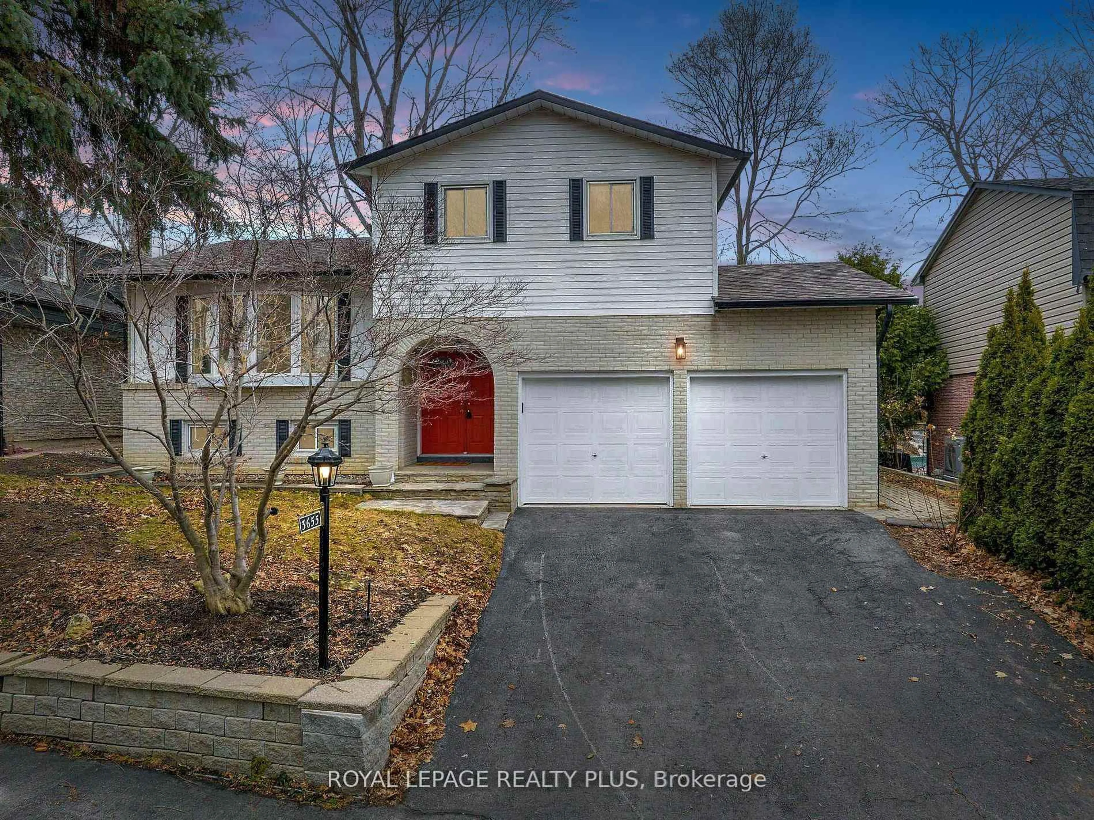 Home with vinyl exterior material, street for 3655 Burnbrae Dr, Mississauga Ontario L5C 2R6