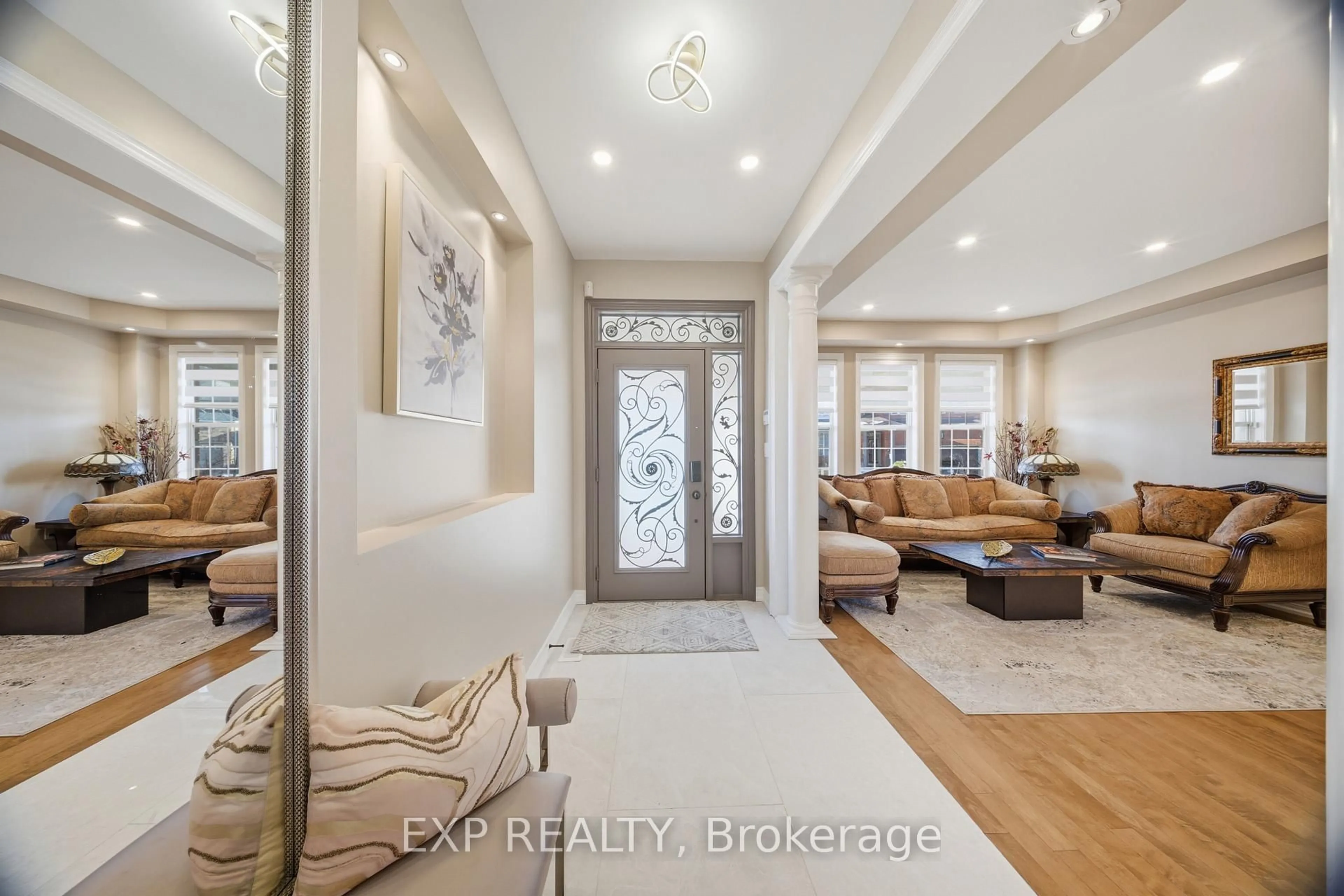 Indoor entryway for 1360 Hill St, Milton Ontario L9T 6M3