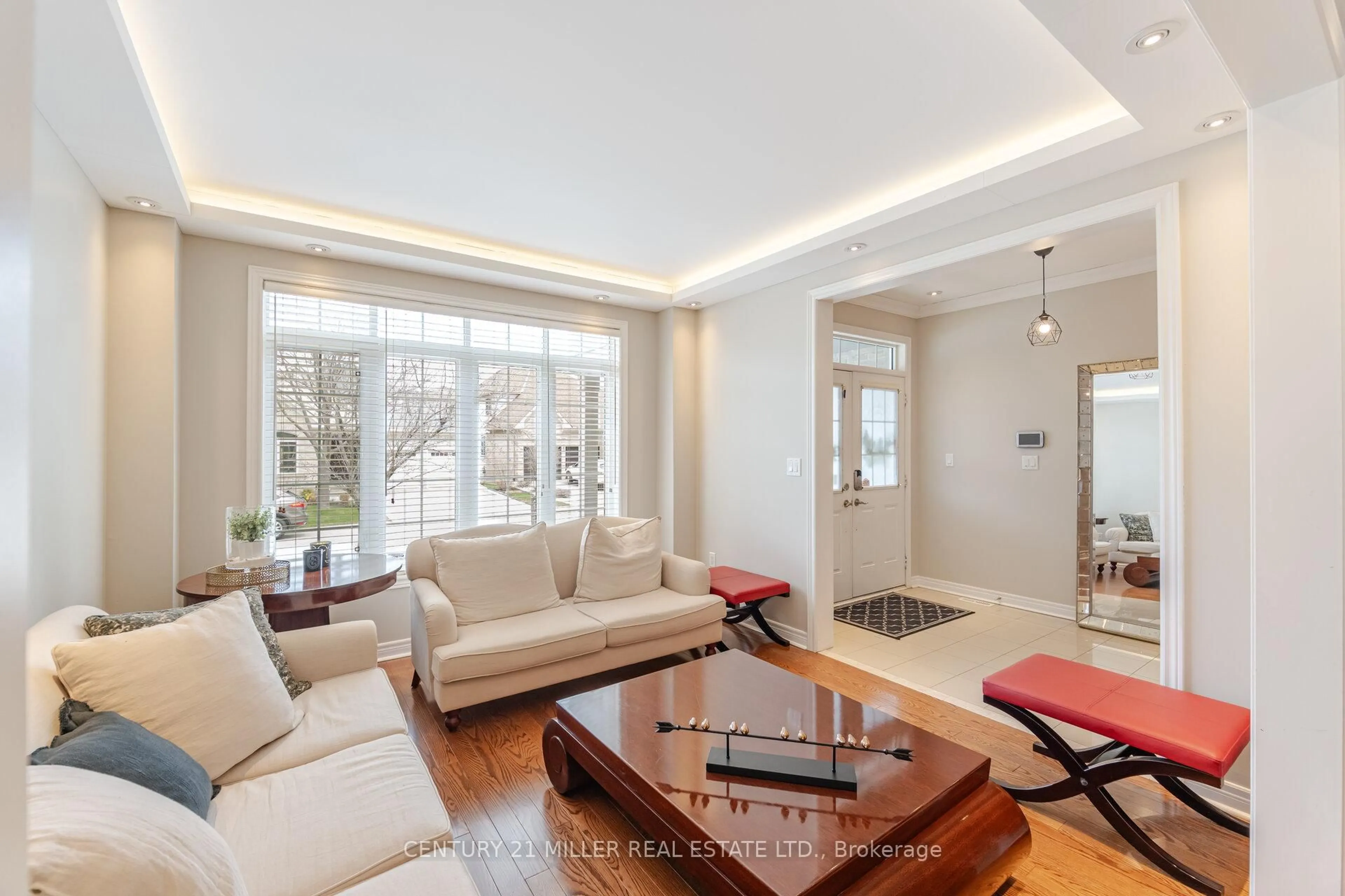 Living room with furniture, unknown for 2098 Wildfel Way, Oakville Ontario L6M 0E2