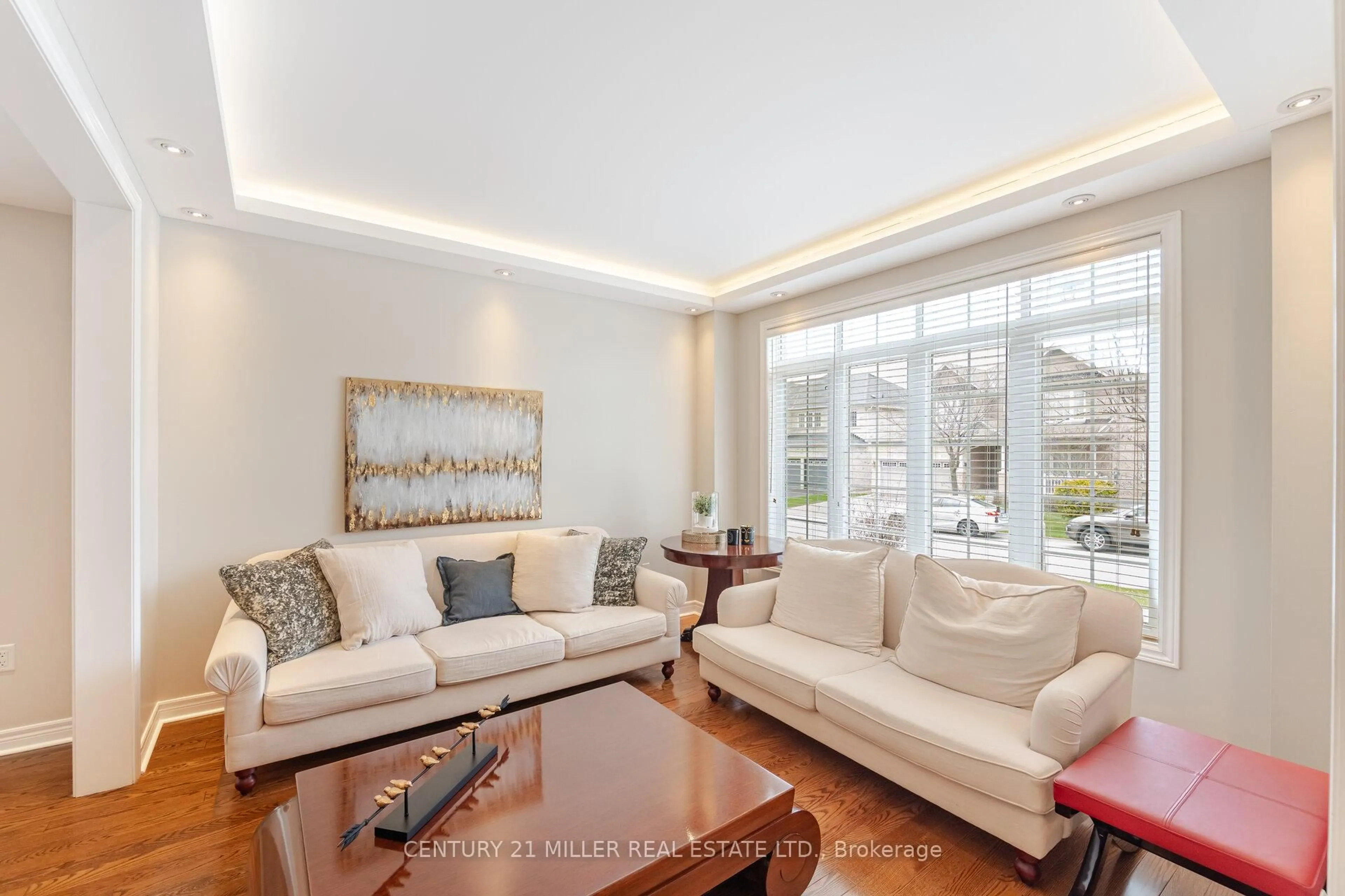 Living room with furniture, unknown for 2098 Wildfel Way, Oakville Ontario L6M 0E2