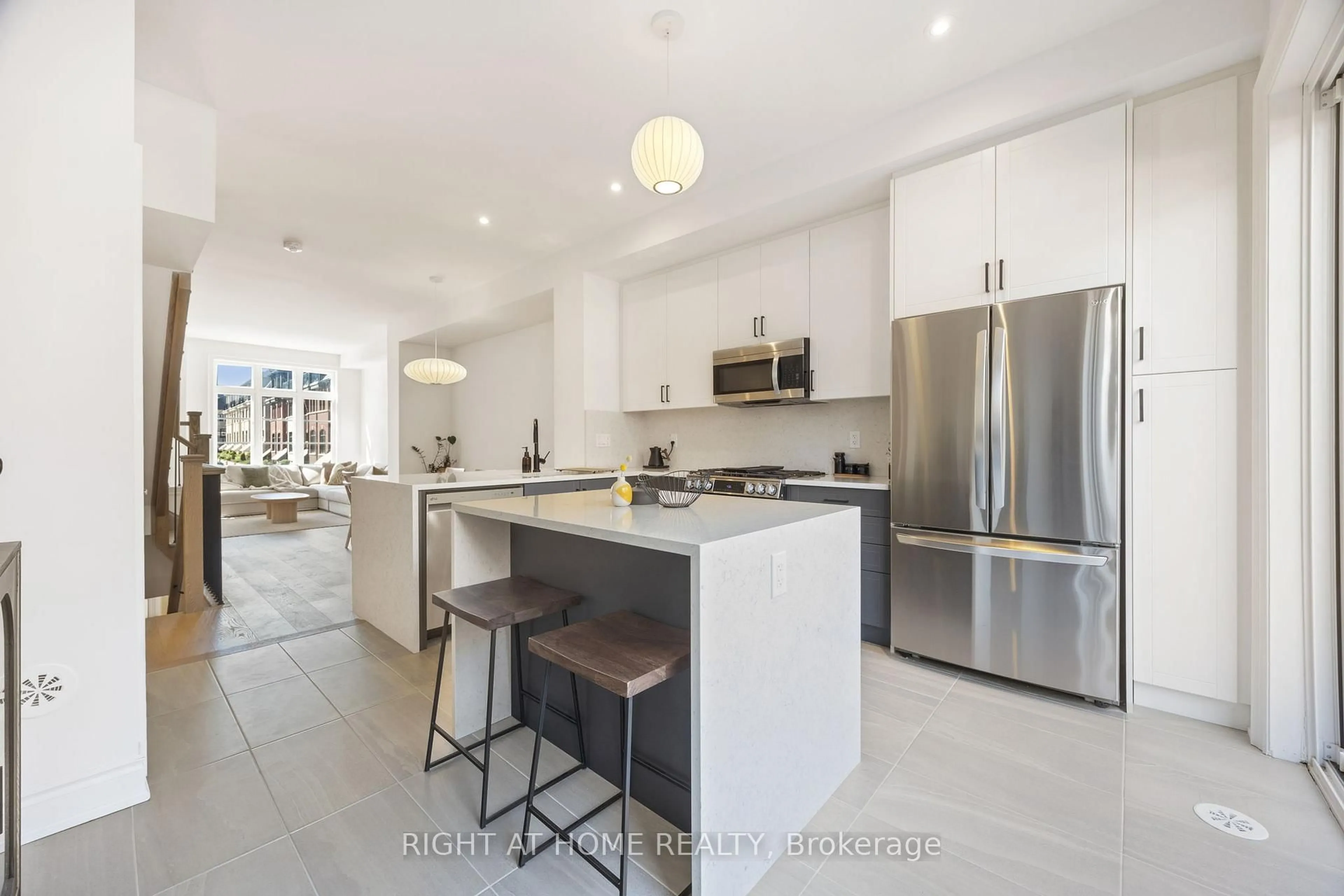 Open concept kitchen, ceramic/tile floor for 10 Lunar Cres #21, Mississauga Ontario L5M 2P6