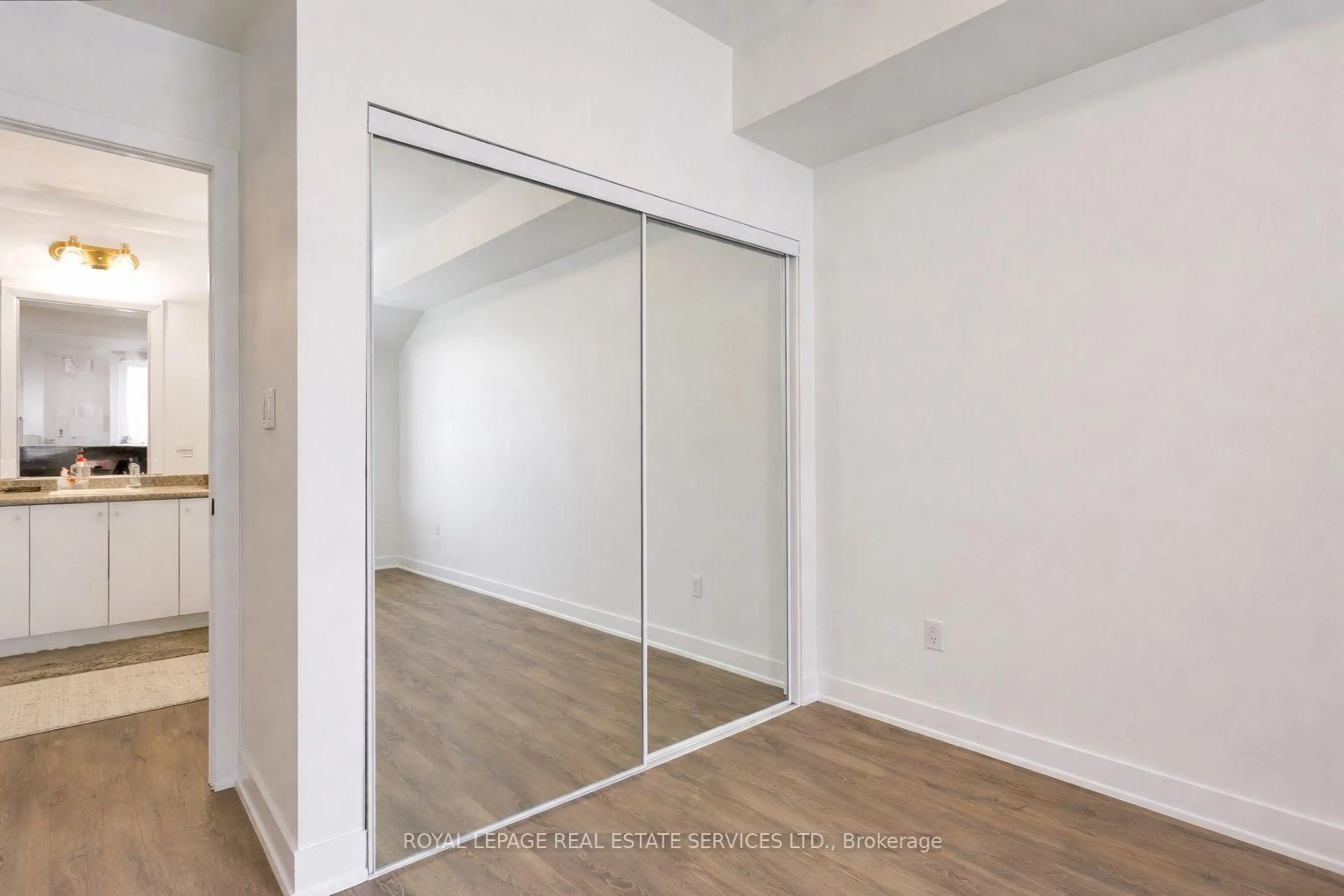 Storage room or clothes room or walk-in closet for 150 Oak Park Blvd #420, Oakville Ontario L6H 3P2
