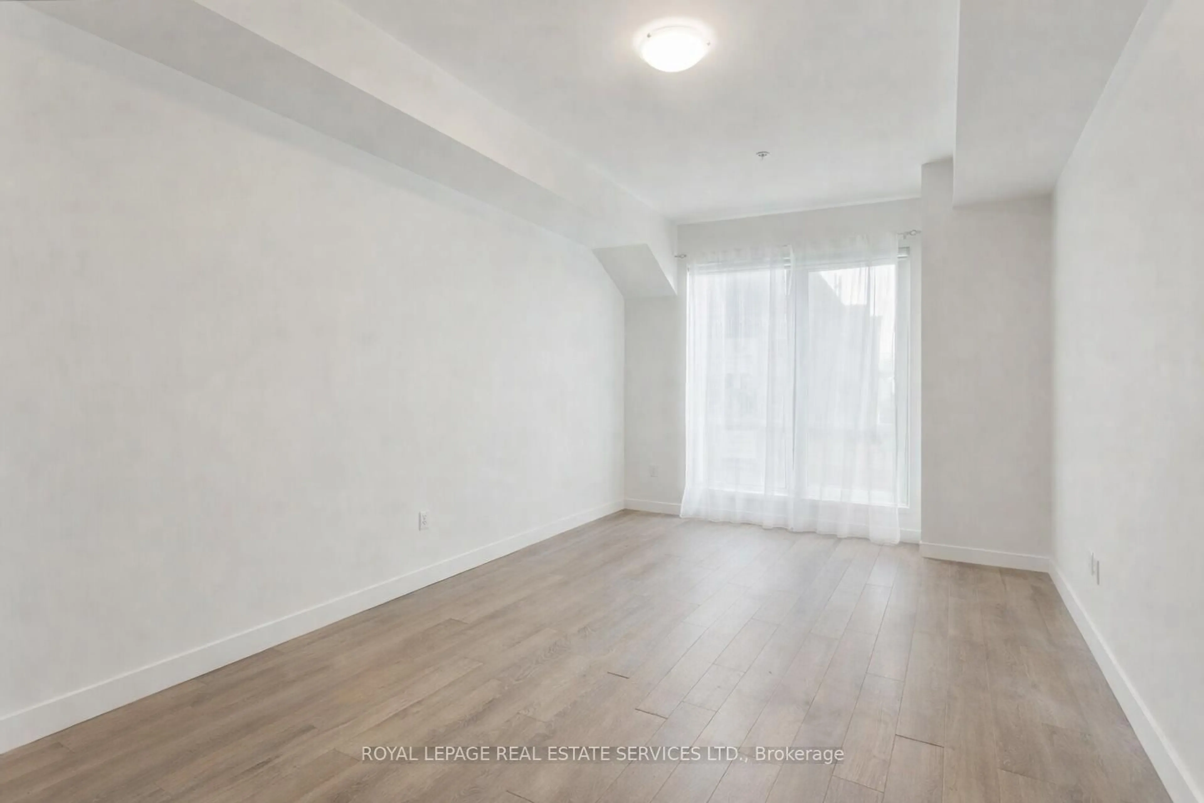 A pic of a room for 150 Oak Park Blvd #420, Oakville Ontario L6H 3P2