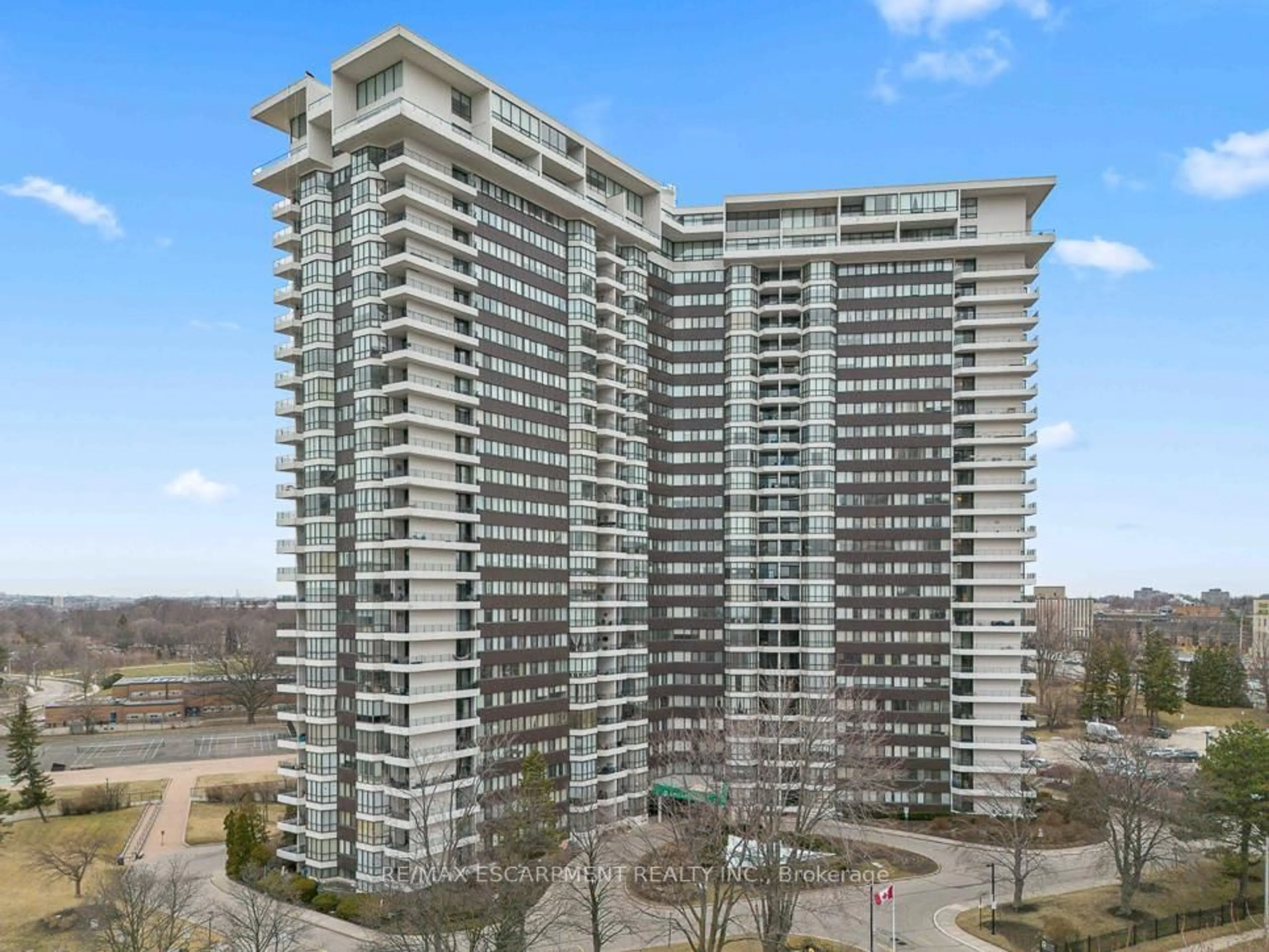 A pic from outside/outdoor area/front of a property/back of a property/a pic from drone, city buildings view from balcony for 1333 BLOOR St #1905, Mississauga Ontario L4Y 3T6
