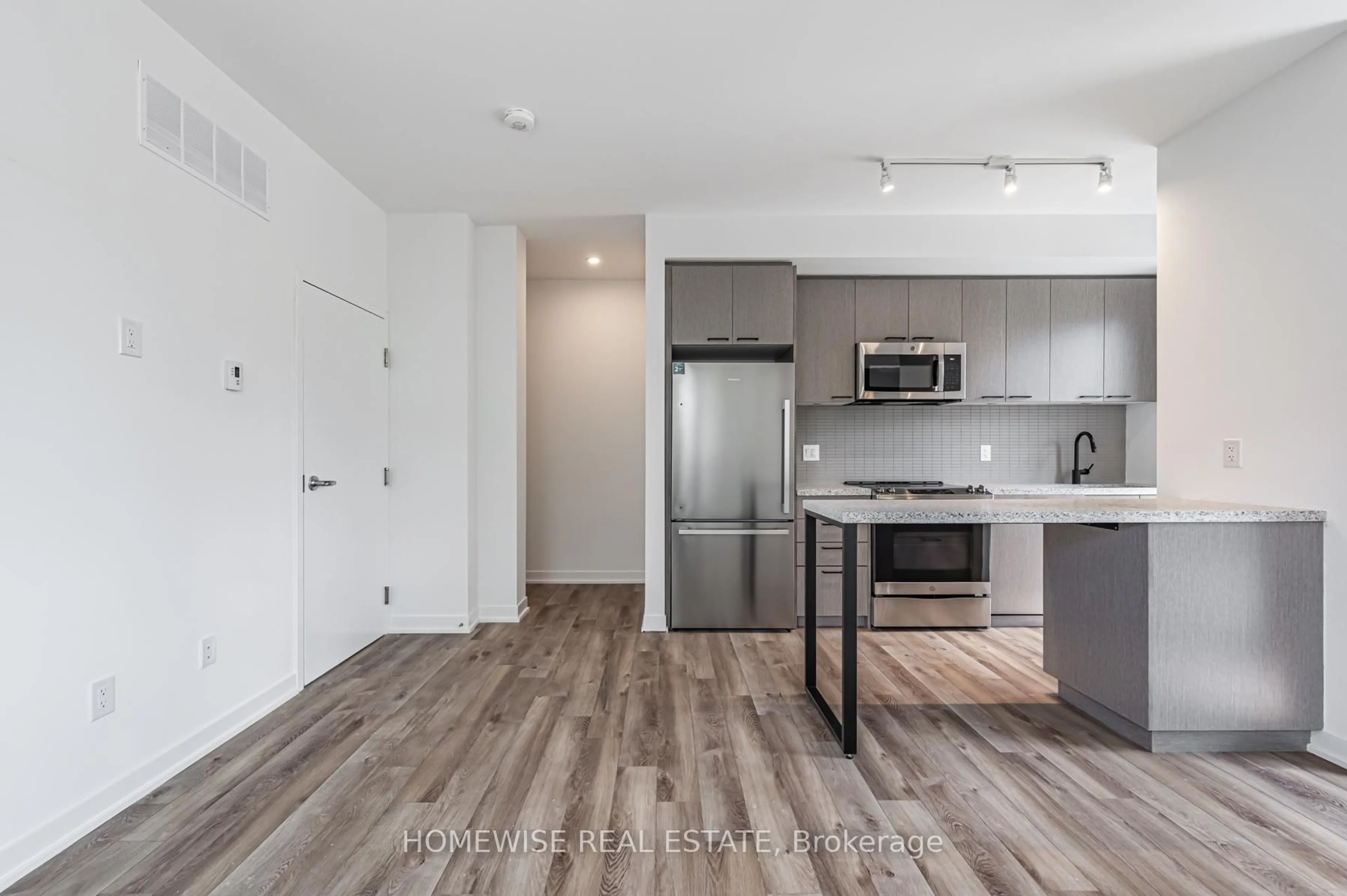 Unknown for 20 Ed Clark Gdns #TH8, Toronto Ontario M6N 0B5