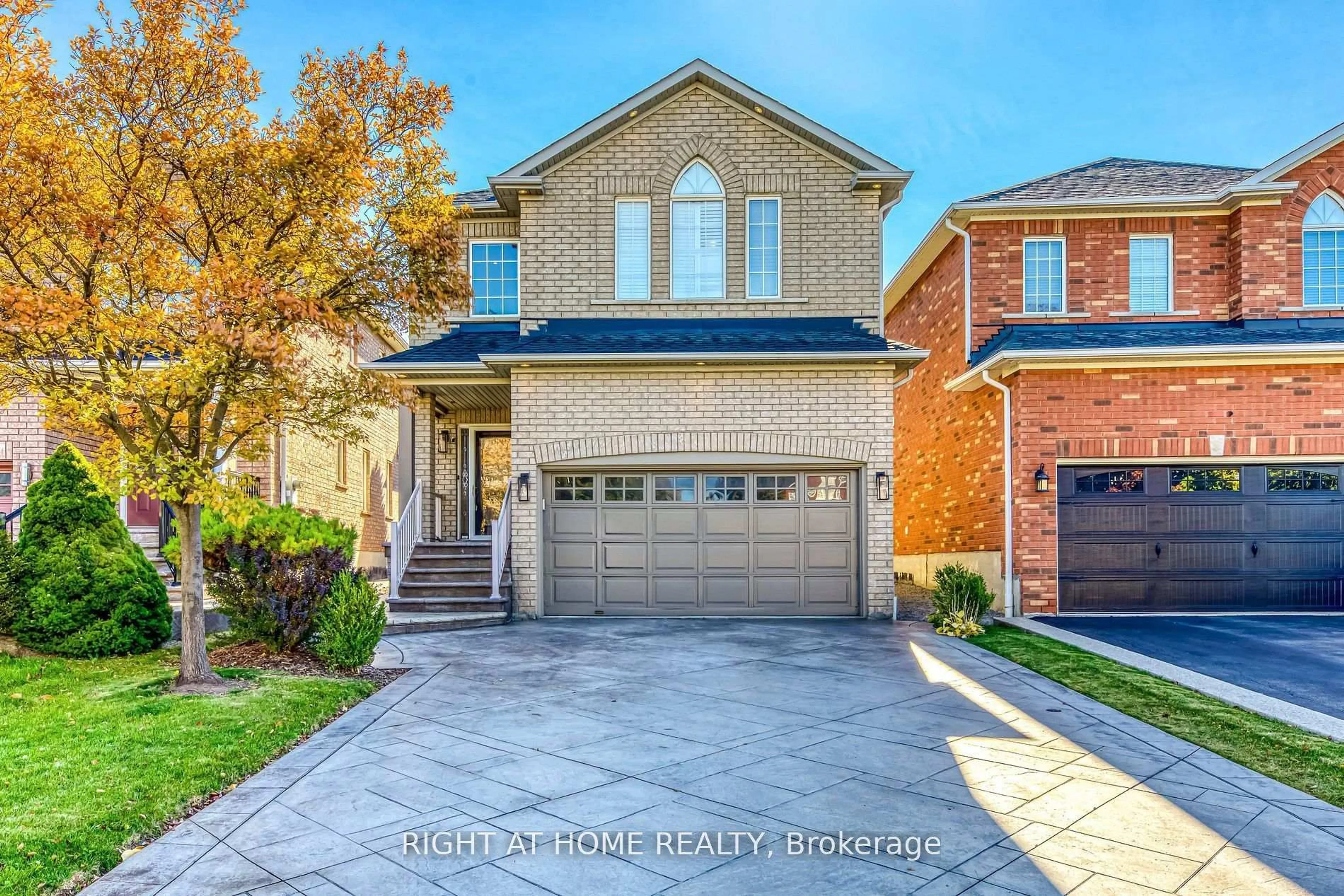 Home with brick exterior material, street for 814 Brass Winds Pl, Mississauga Ontario L5W 1T4